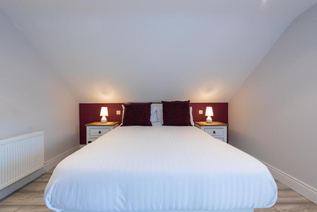Deluxe Two-Bedroom Apartment (5 Adults) photo 1