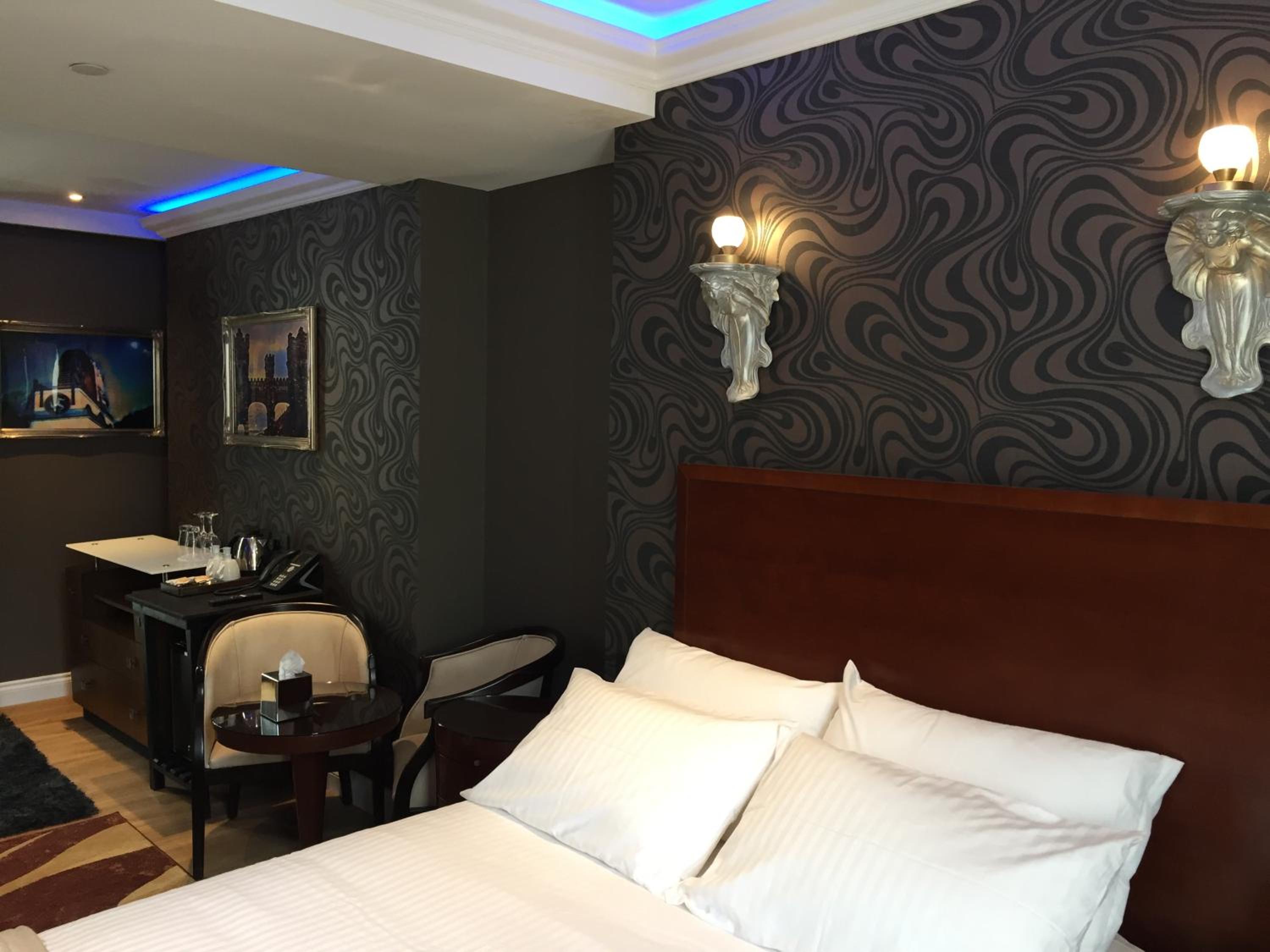 Deluxe King Room photo 2