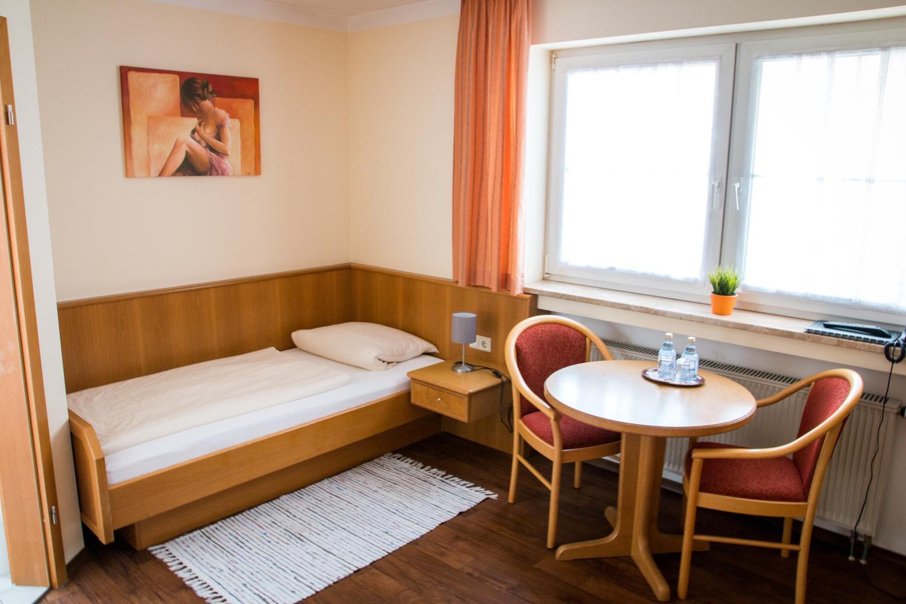 Twin Room - Photo 4