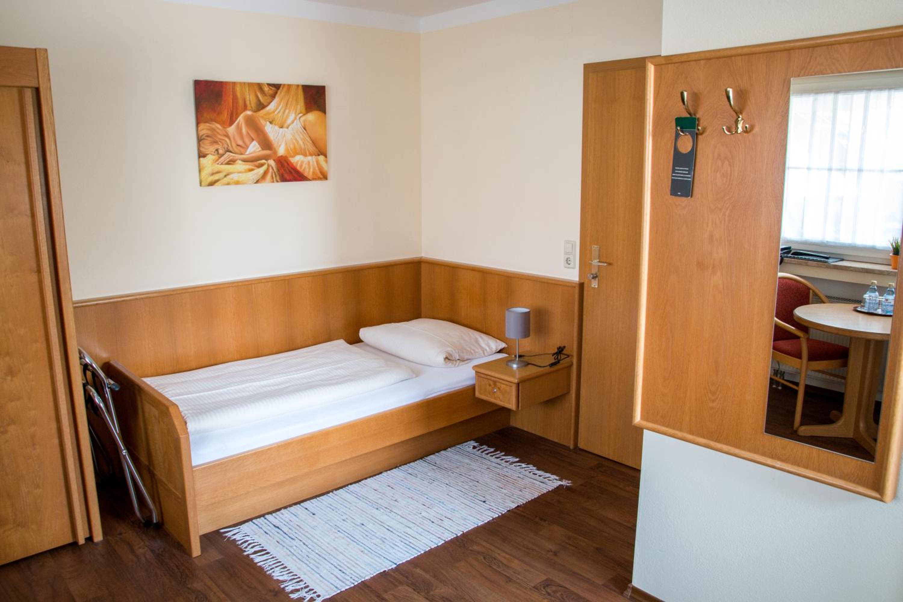 Twin Room - Photo 1