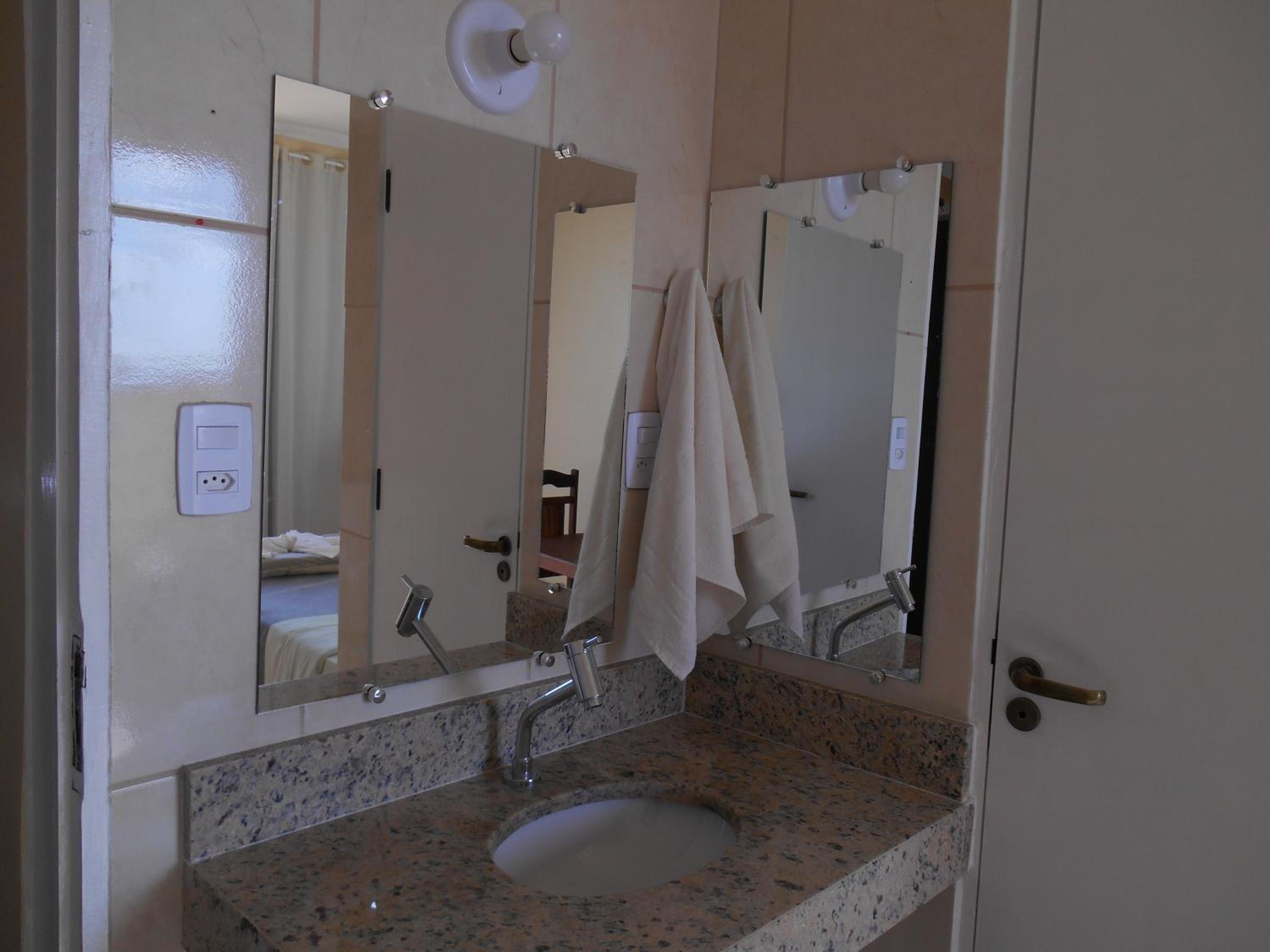 Deluxe Double Room with Balcony - Photo 10