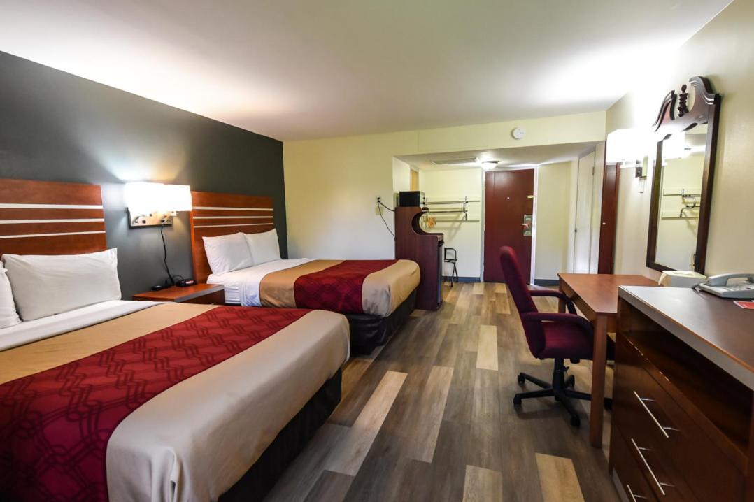 Double Room with Two Double Beds - Smoking - Photo 1