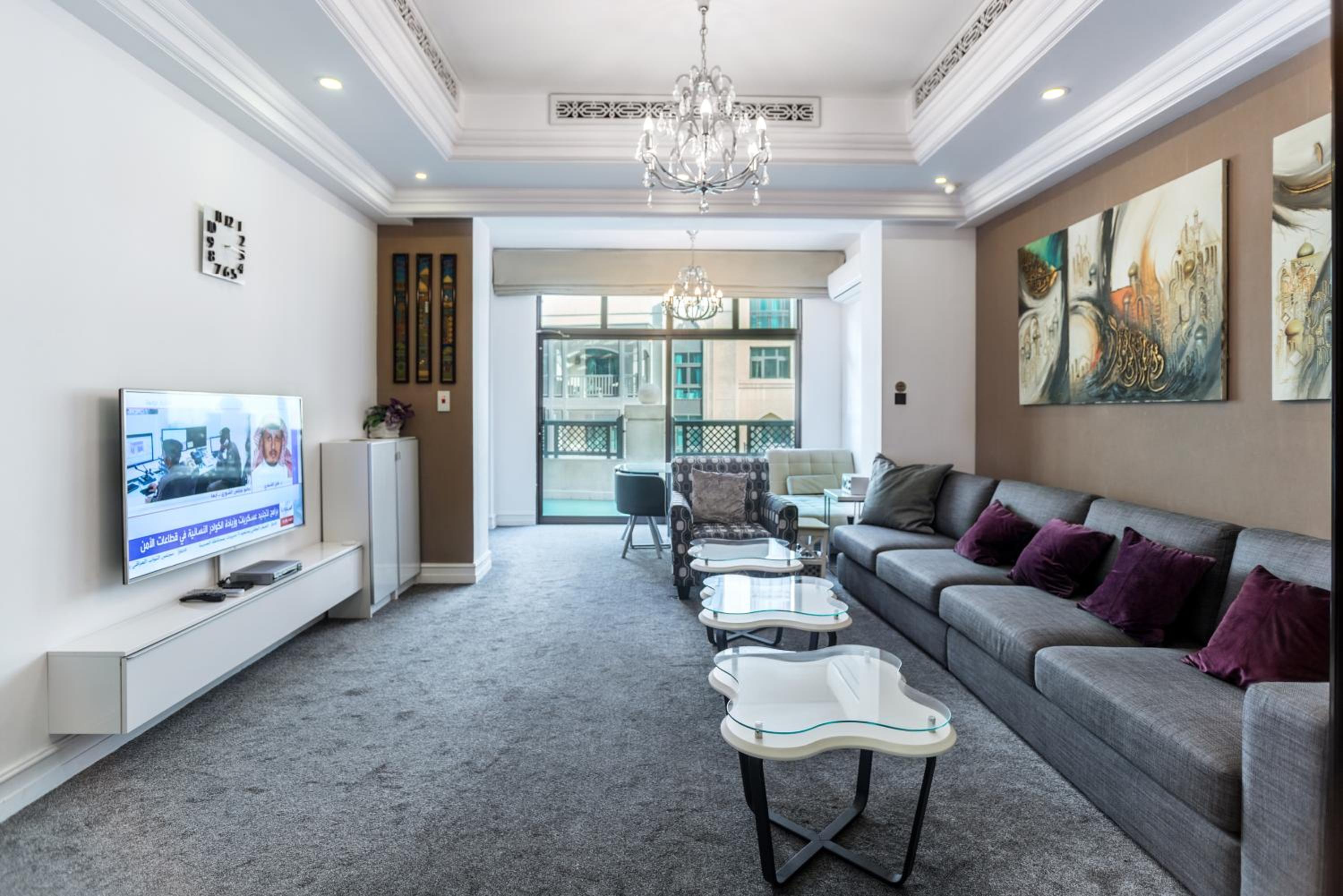 One-Bedroom Apartment plus Guest Room - City View photo 3