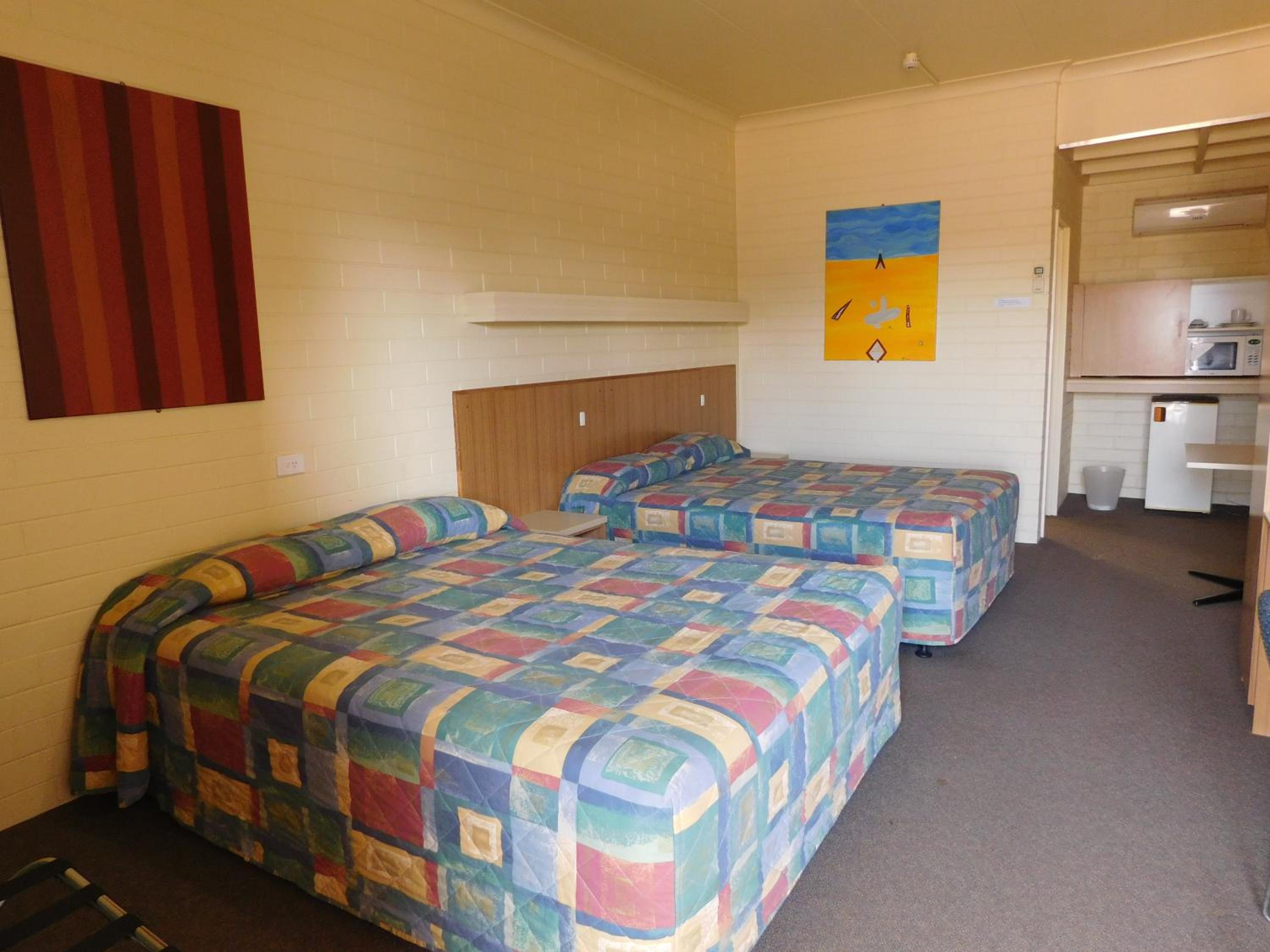 Standard Double Room - Photo 11