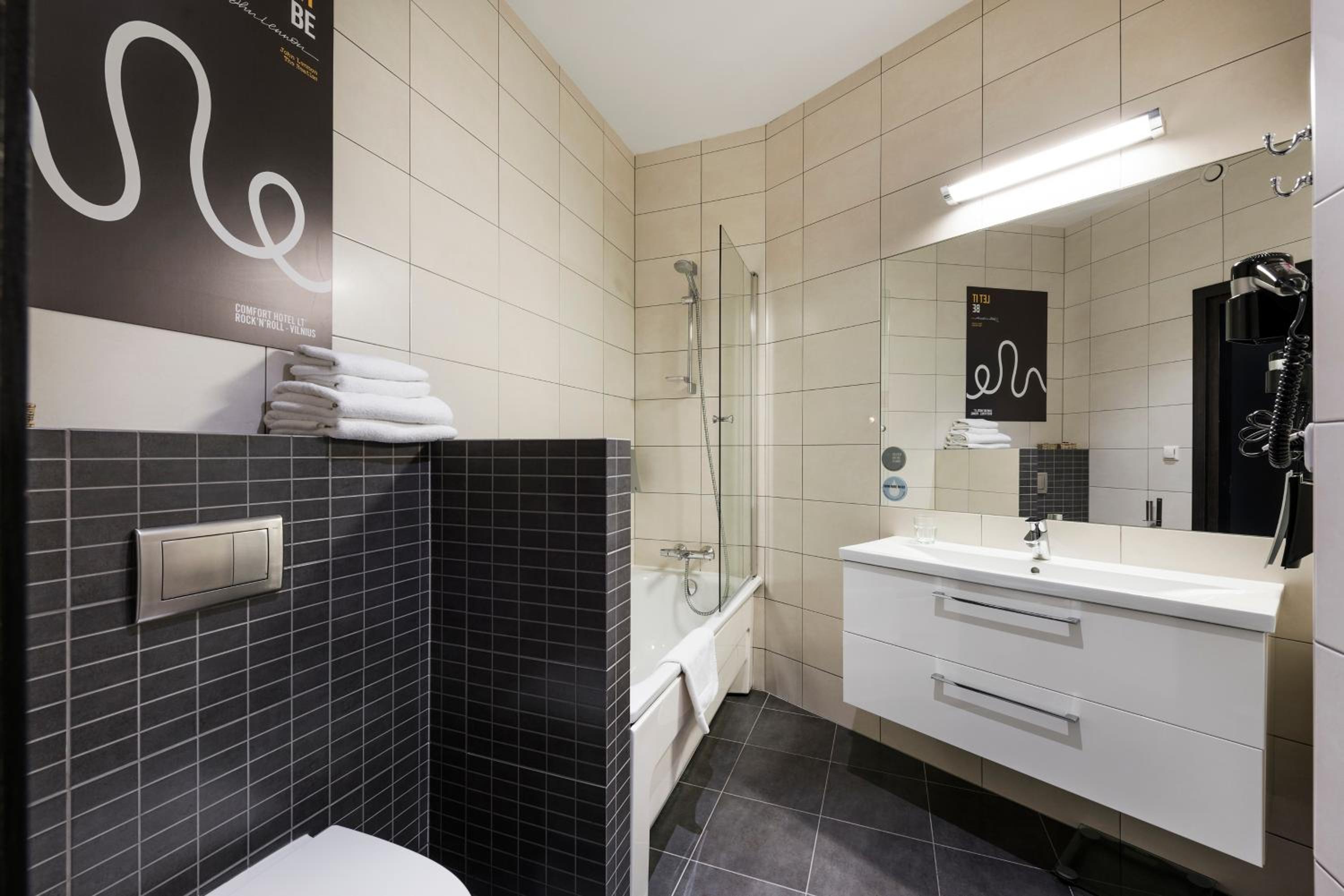 Suite - Photo 6