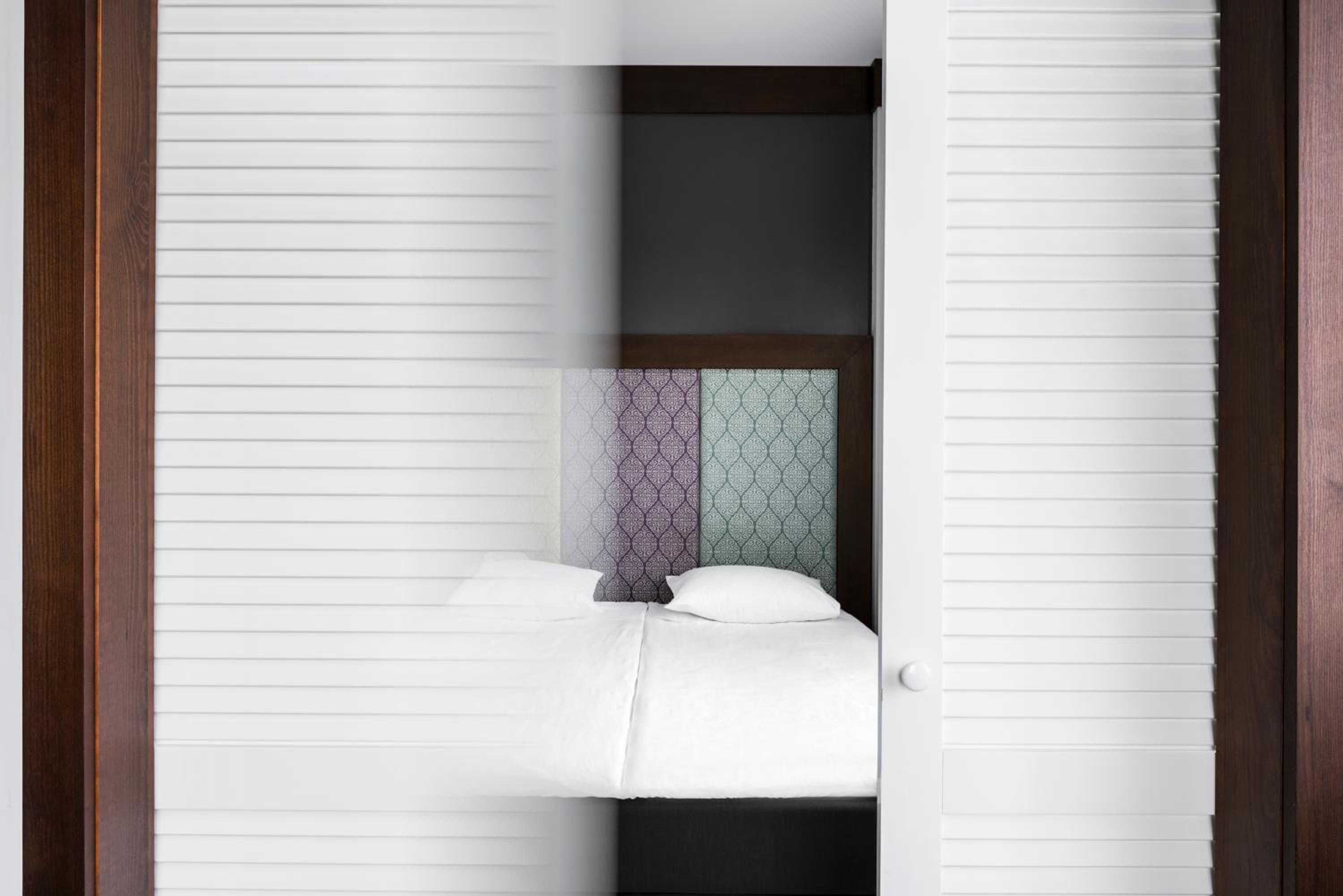 Suite - Photo 13