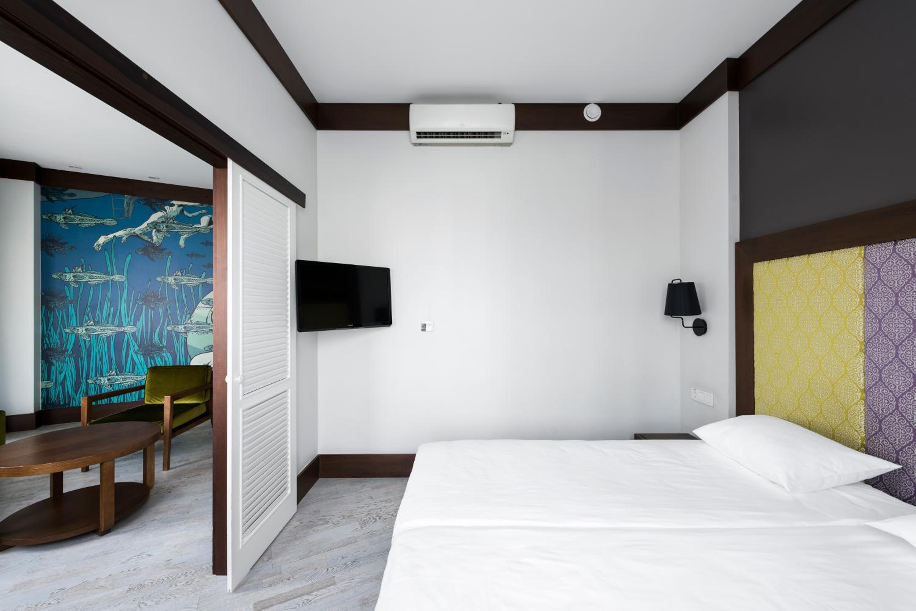 Suite - Photo 14