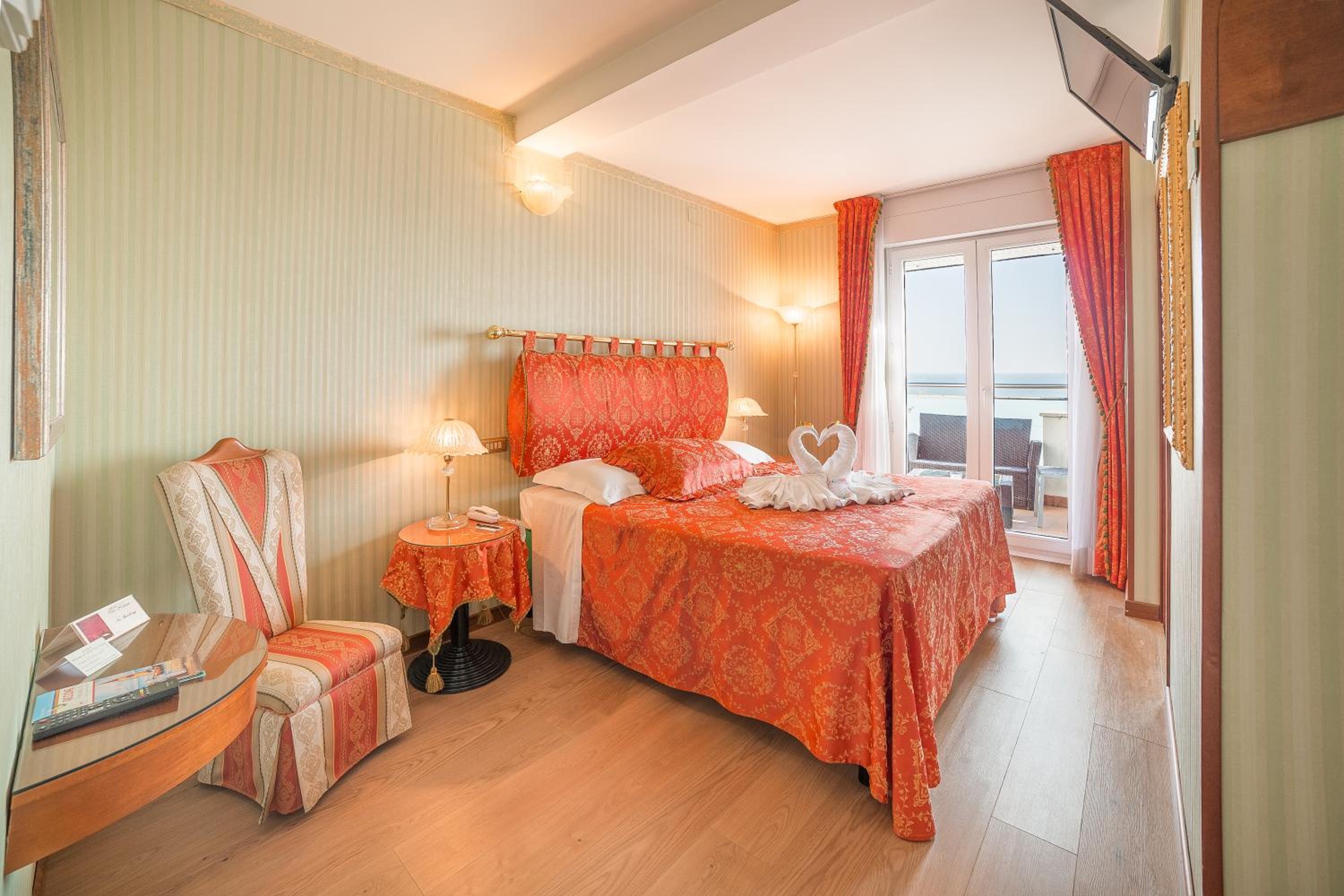 Junior Suite Sea View with Jacuzzi (2 Adults) photo 1