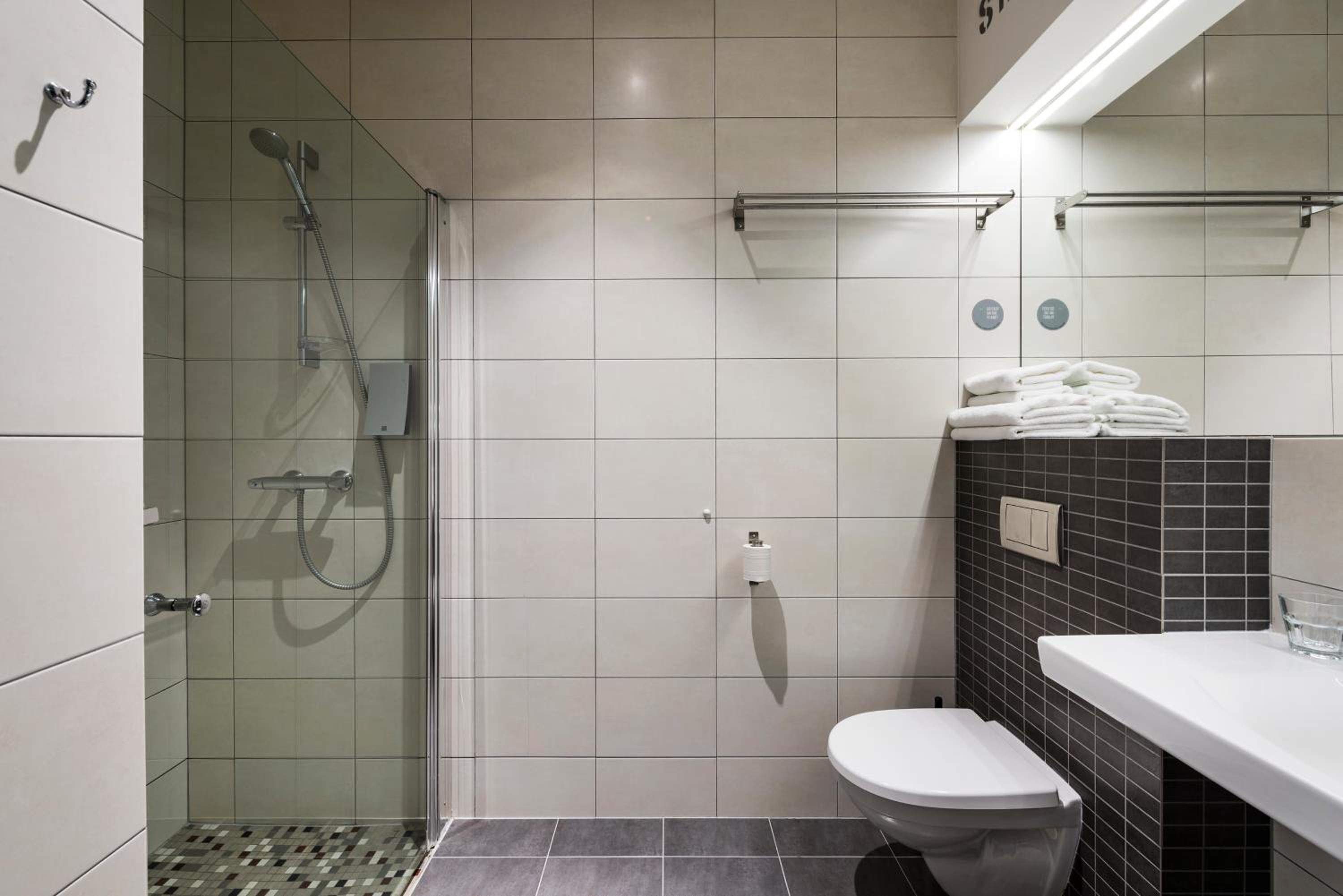 Standard Double Room - Photo 8