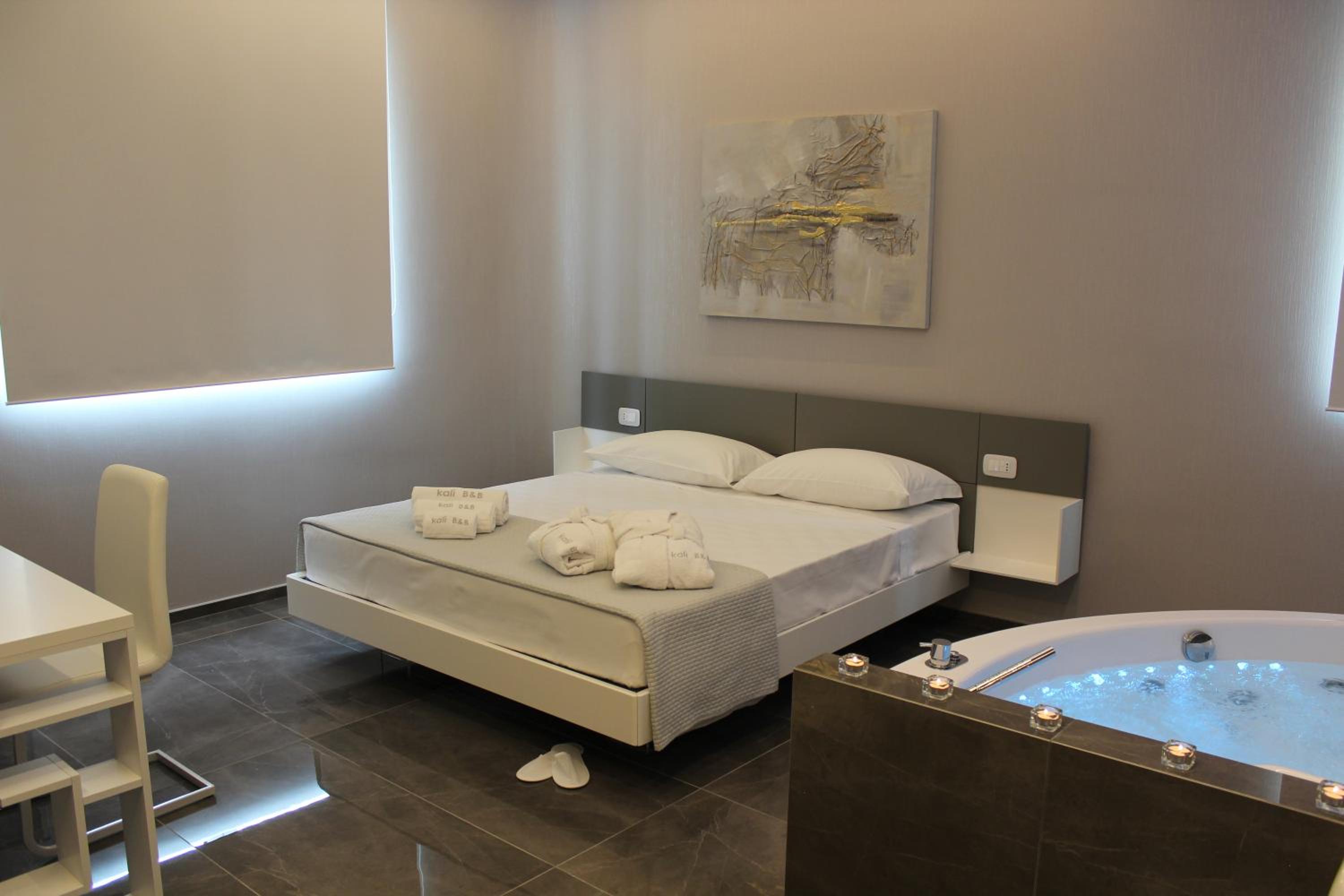 King Room with Spa Bath photo 2
