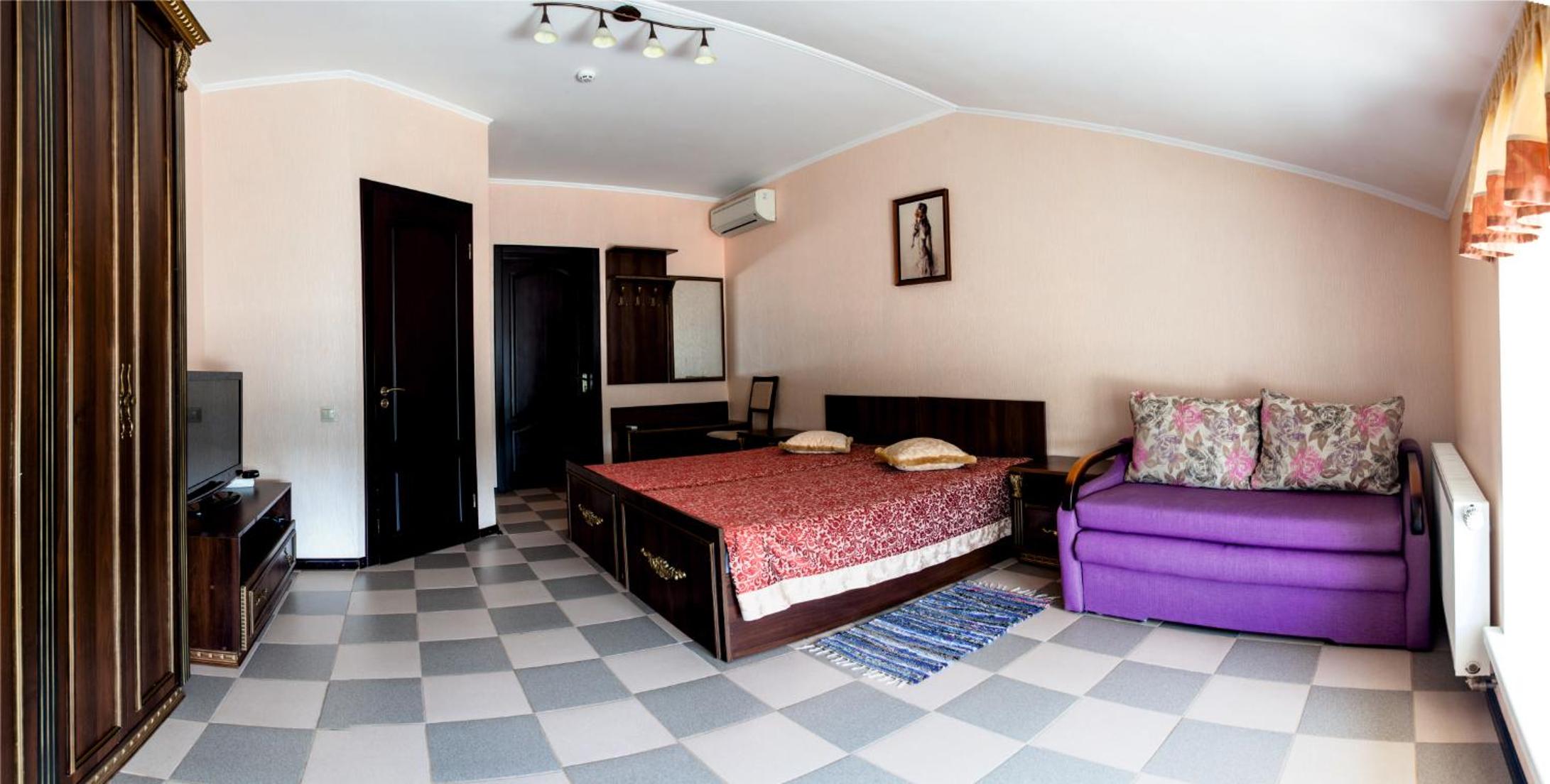 Large Double or Twin Room photo 1