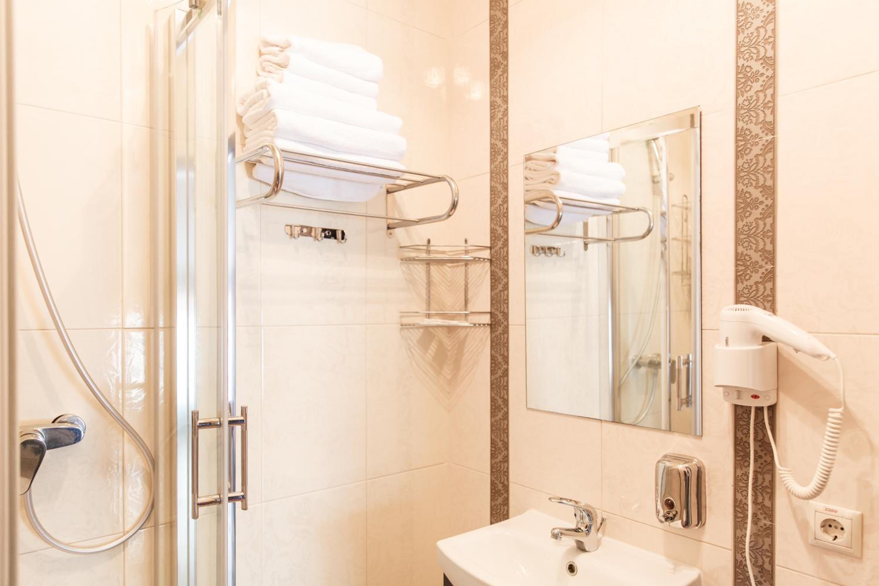 Large Double or Twin Room photo 2