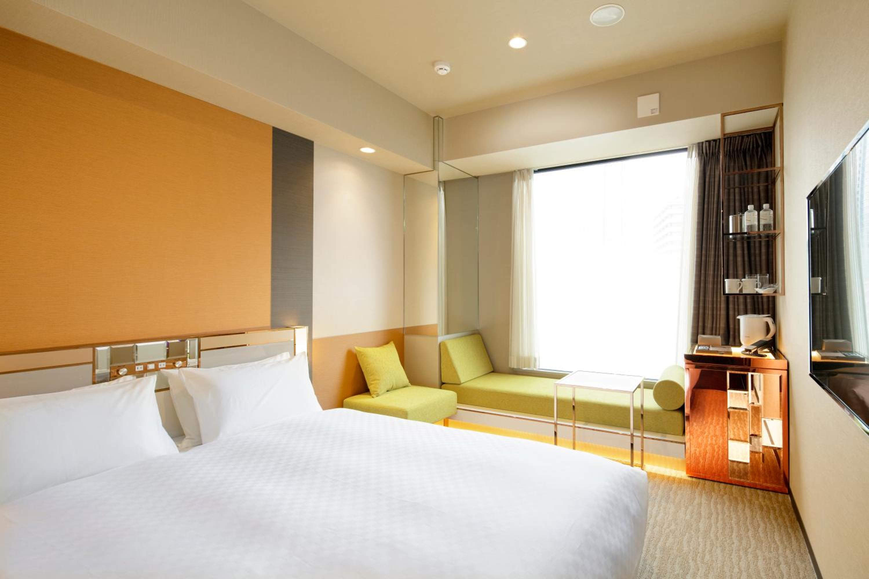 Executive Queen Room for 1 adult photo 1