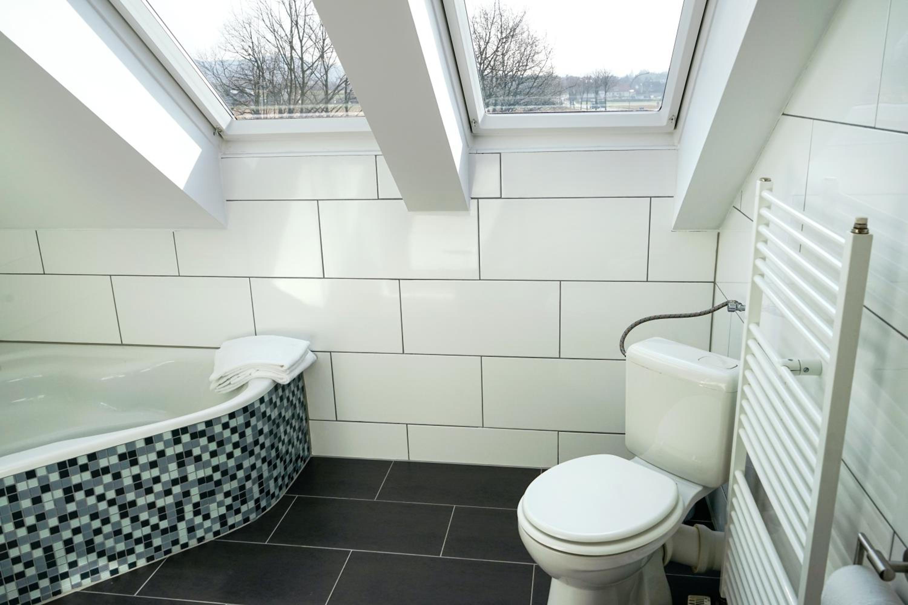 Budget Double Room - Photo 17