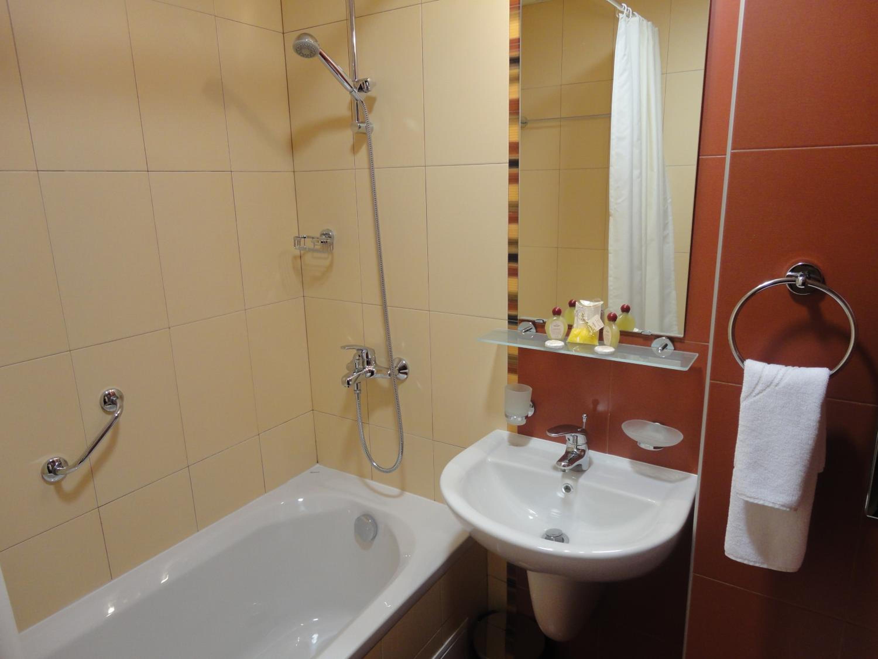 Standard Double Room - Photo 16