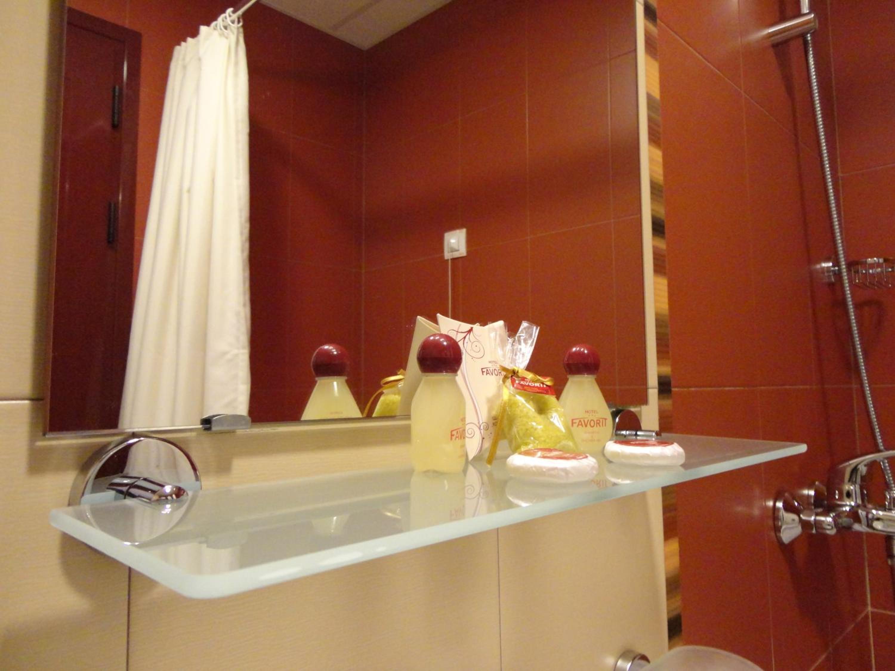 Standard Double Room - Photo 15