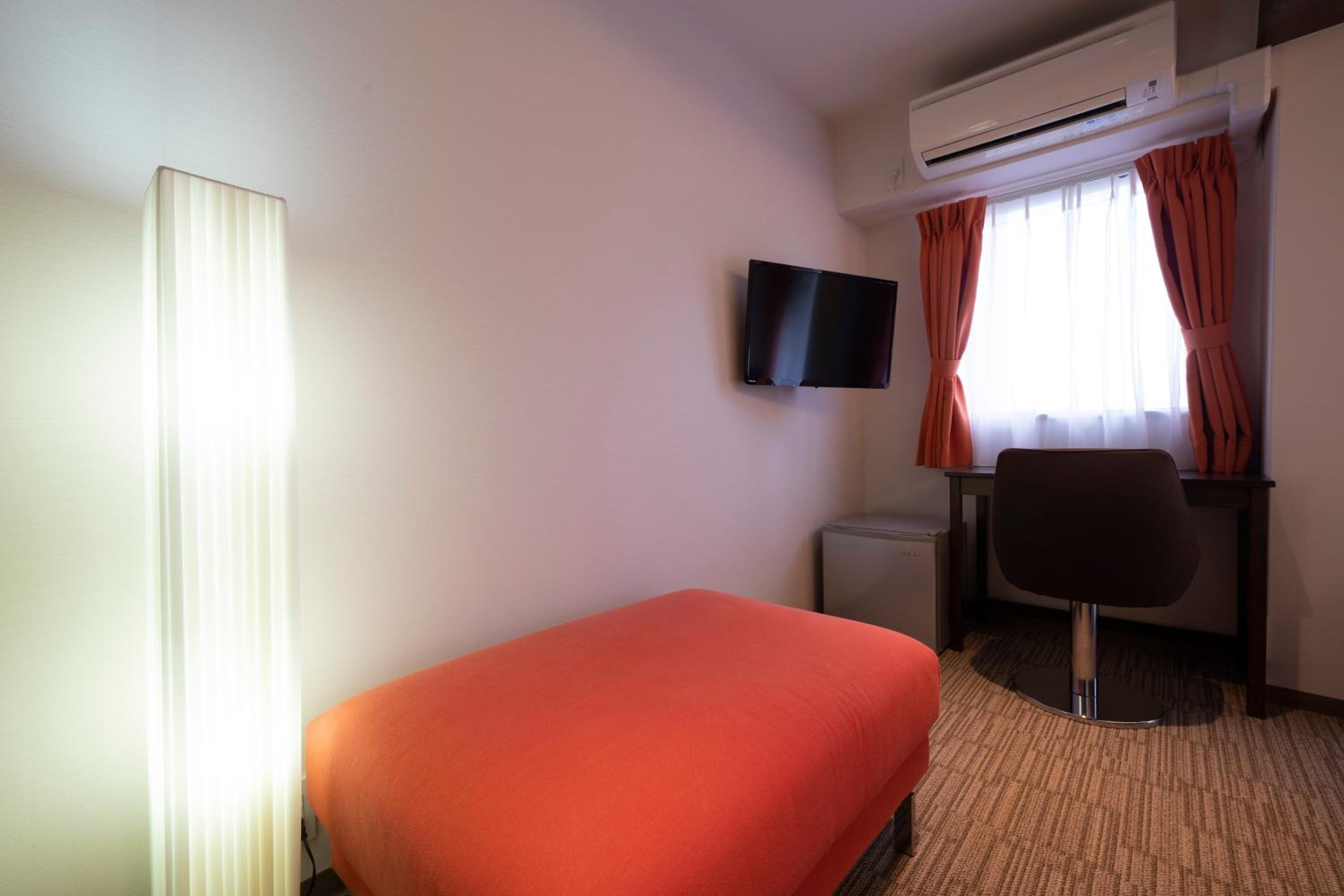 Large Twin Room - Non-Smoking photo 3