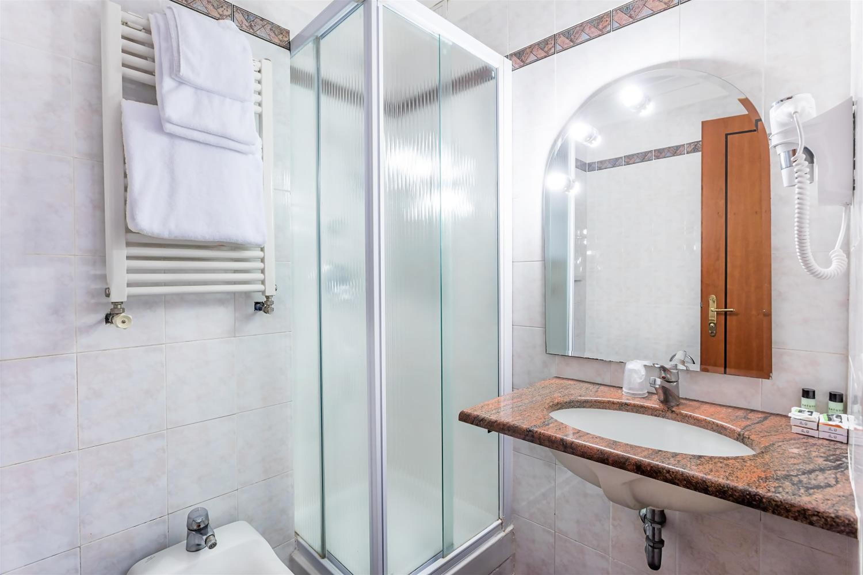 Standard Double or Twin Room photo 2