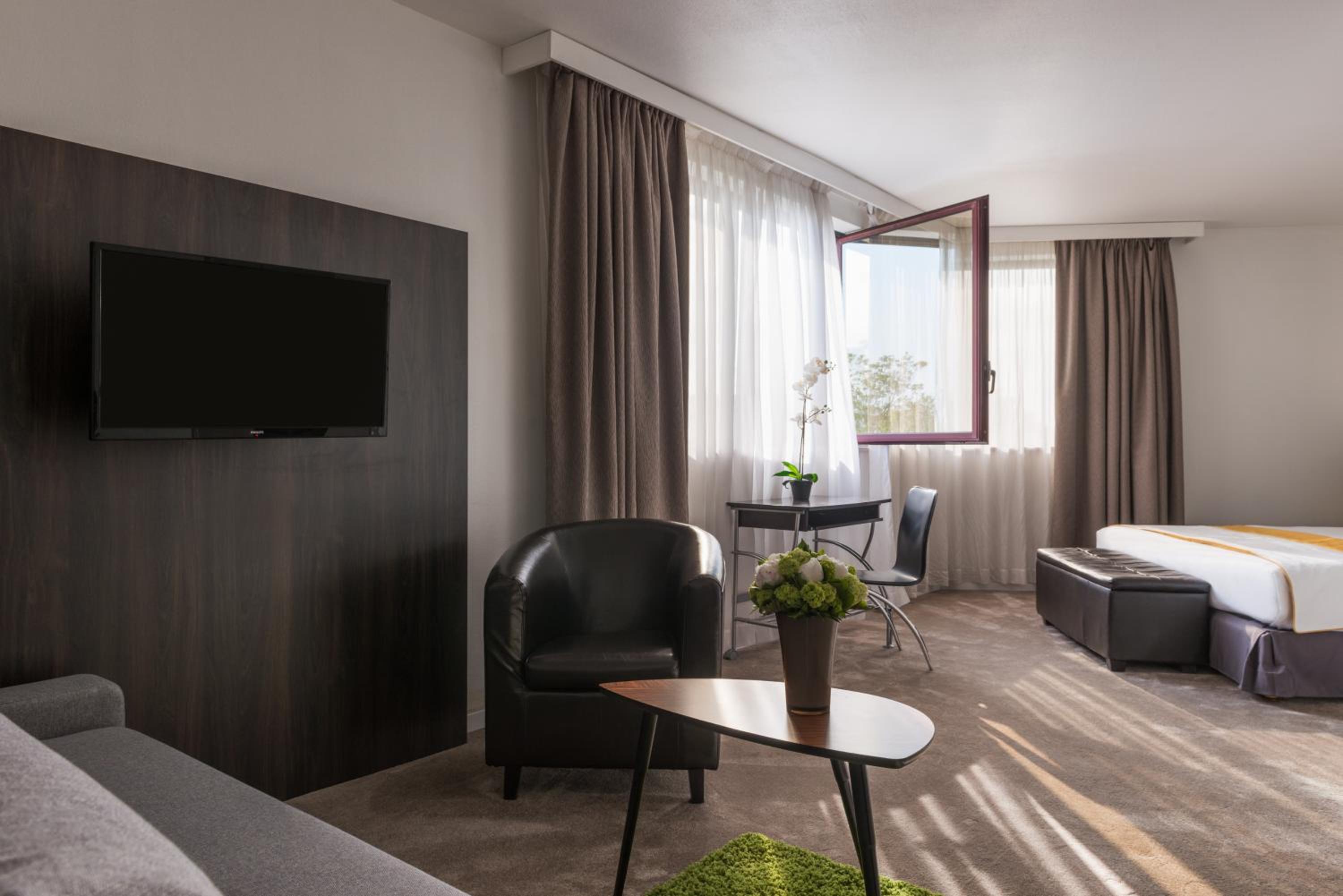 Junior King Suite - Photo 2