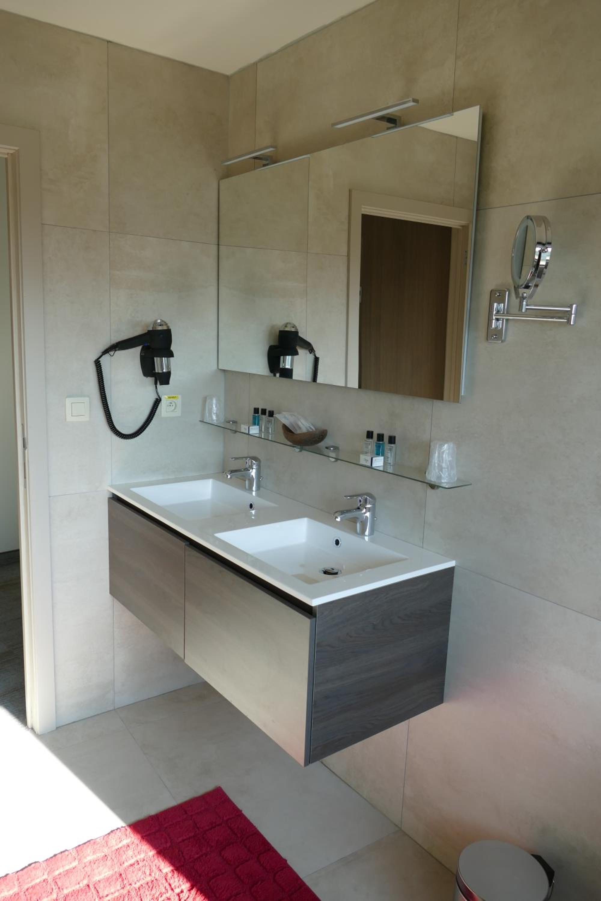 Deluxe Double Room - Photo 10