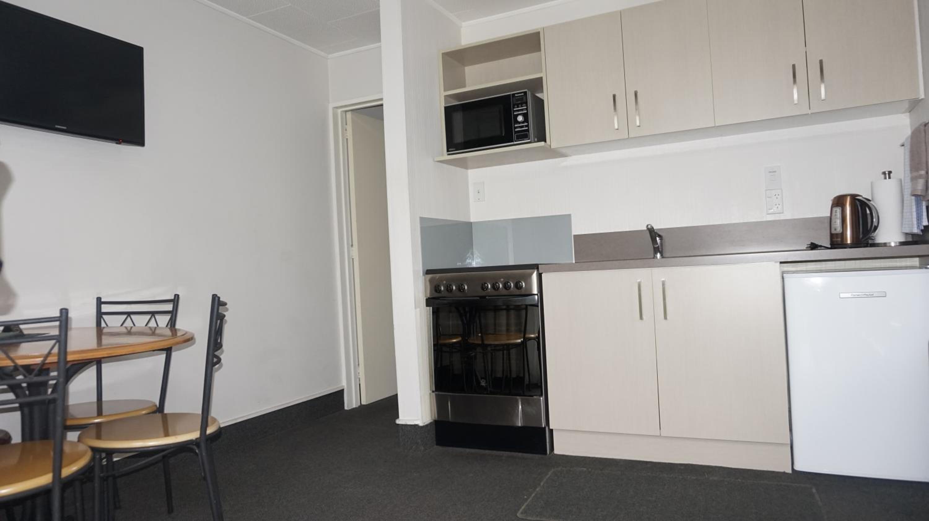 One-Bedroom Twin Apartment - Photo 2
