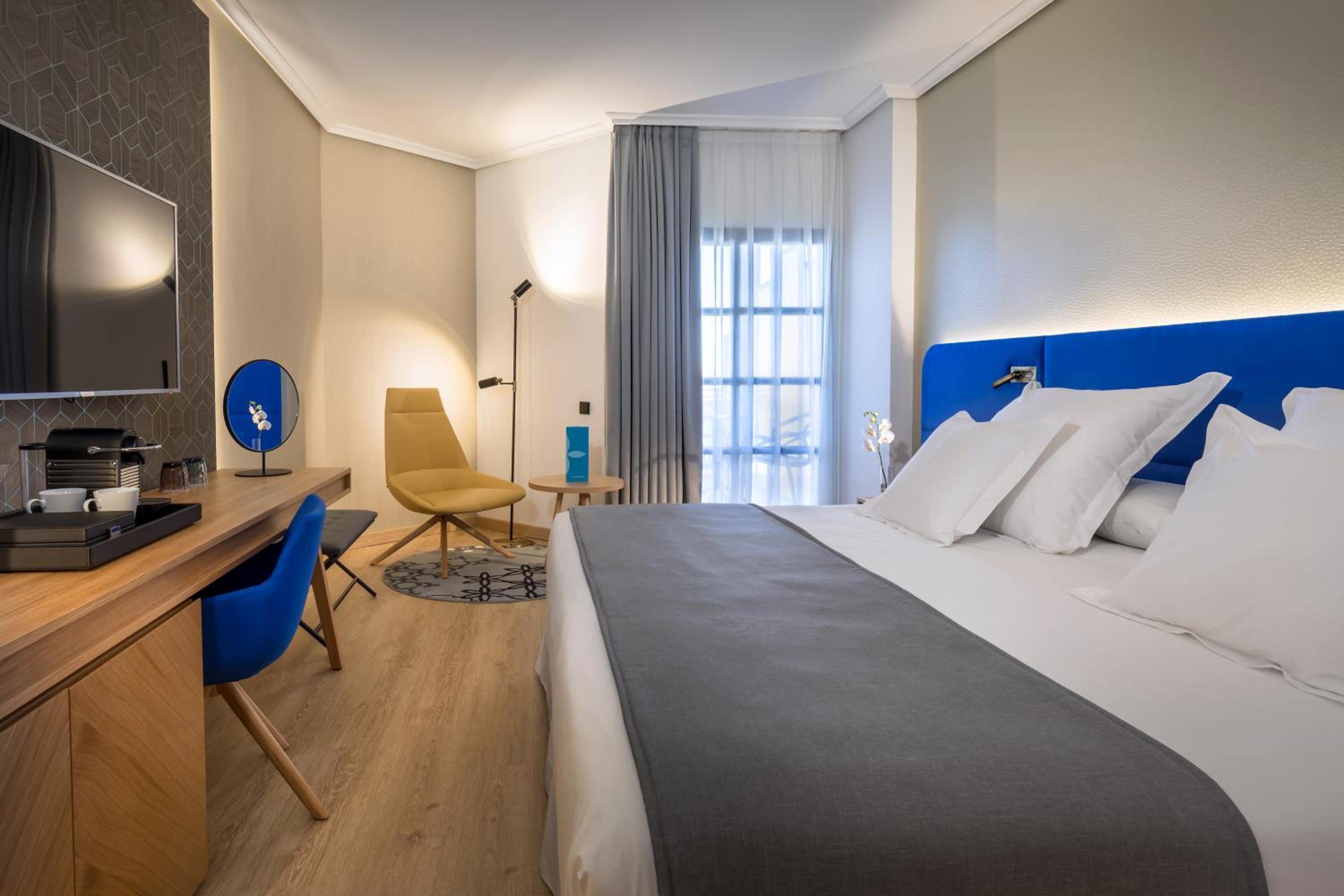 Premium Double or Twin Room photo 3