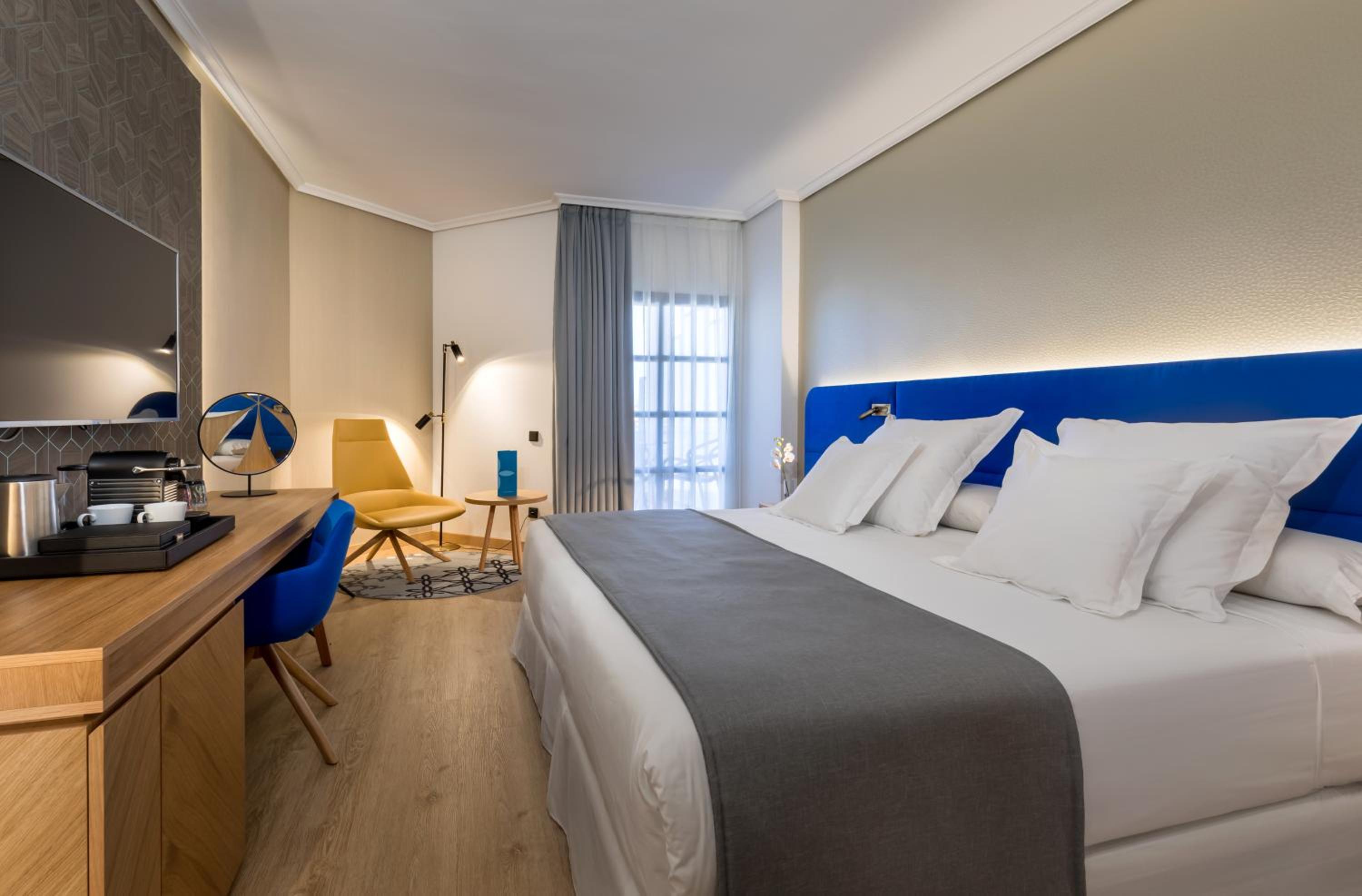 Premium Double or Twin Room photo 2