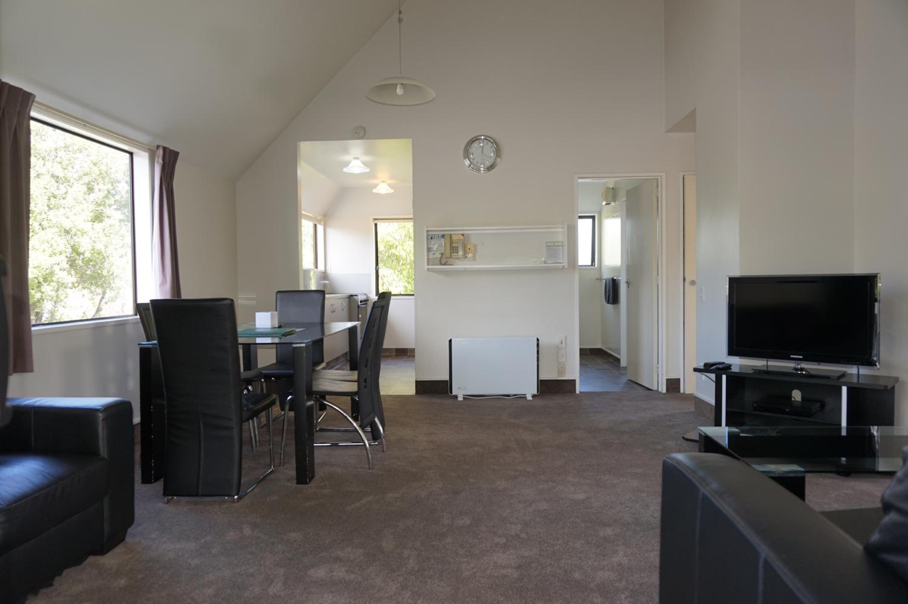 Superior Two-Bedroom Apartment - 2 - Photo 16