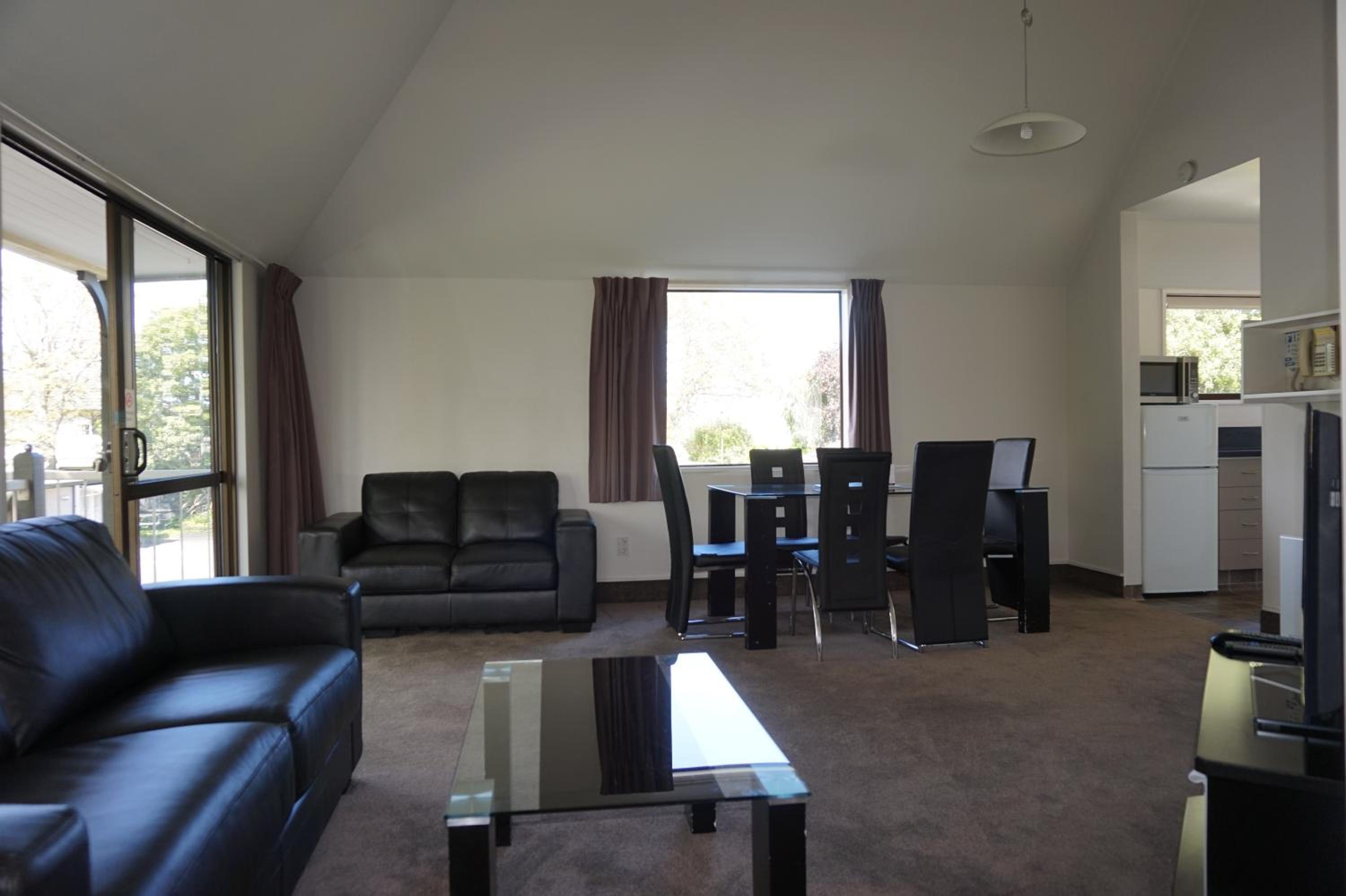 Superior Two-Bedroom Apartment - 2 - Photo 17