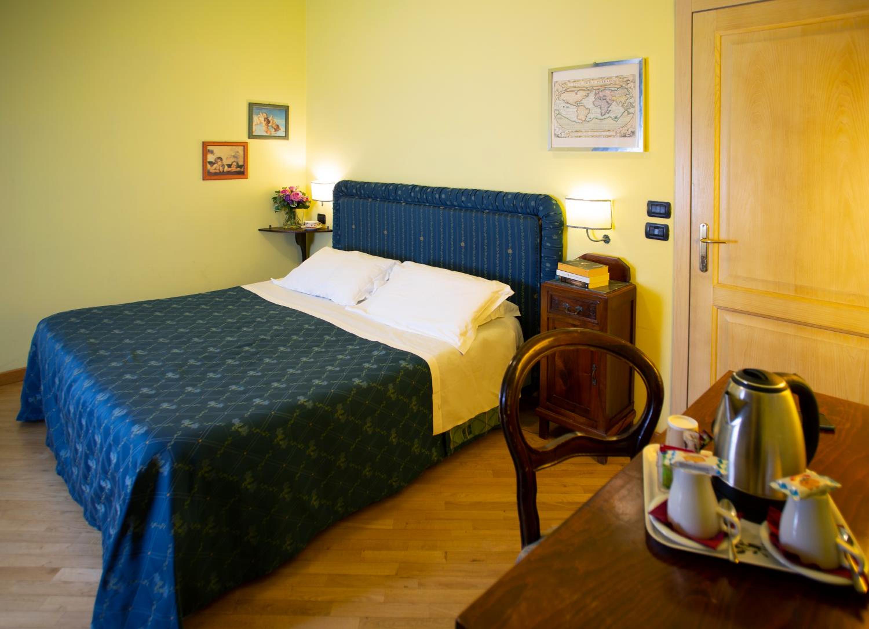 Standard Double or Twin Room with Street View - Photo 1