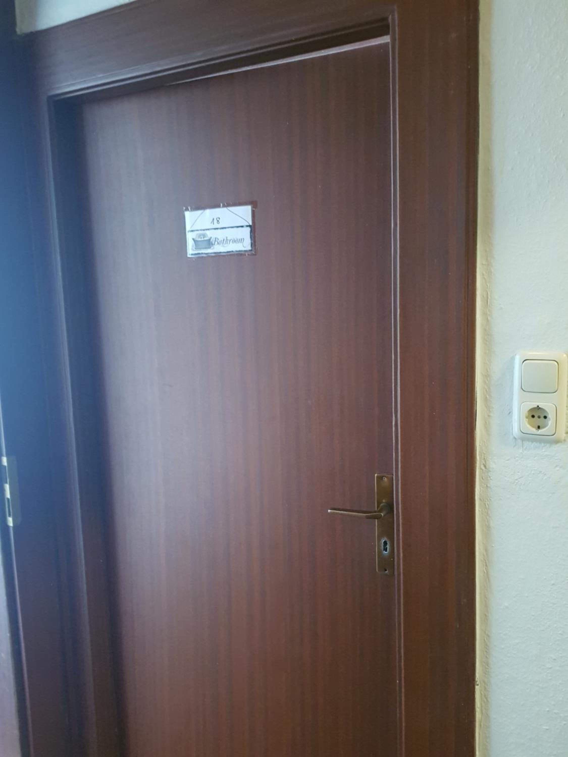 Twin Room with Private External Bathroom - Photo 3