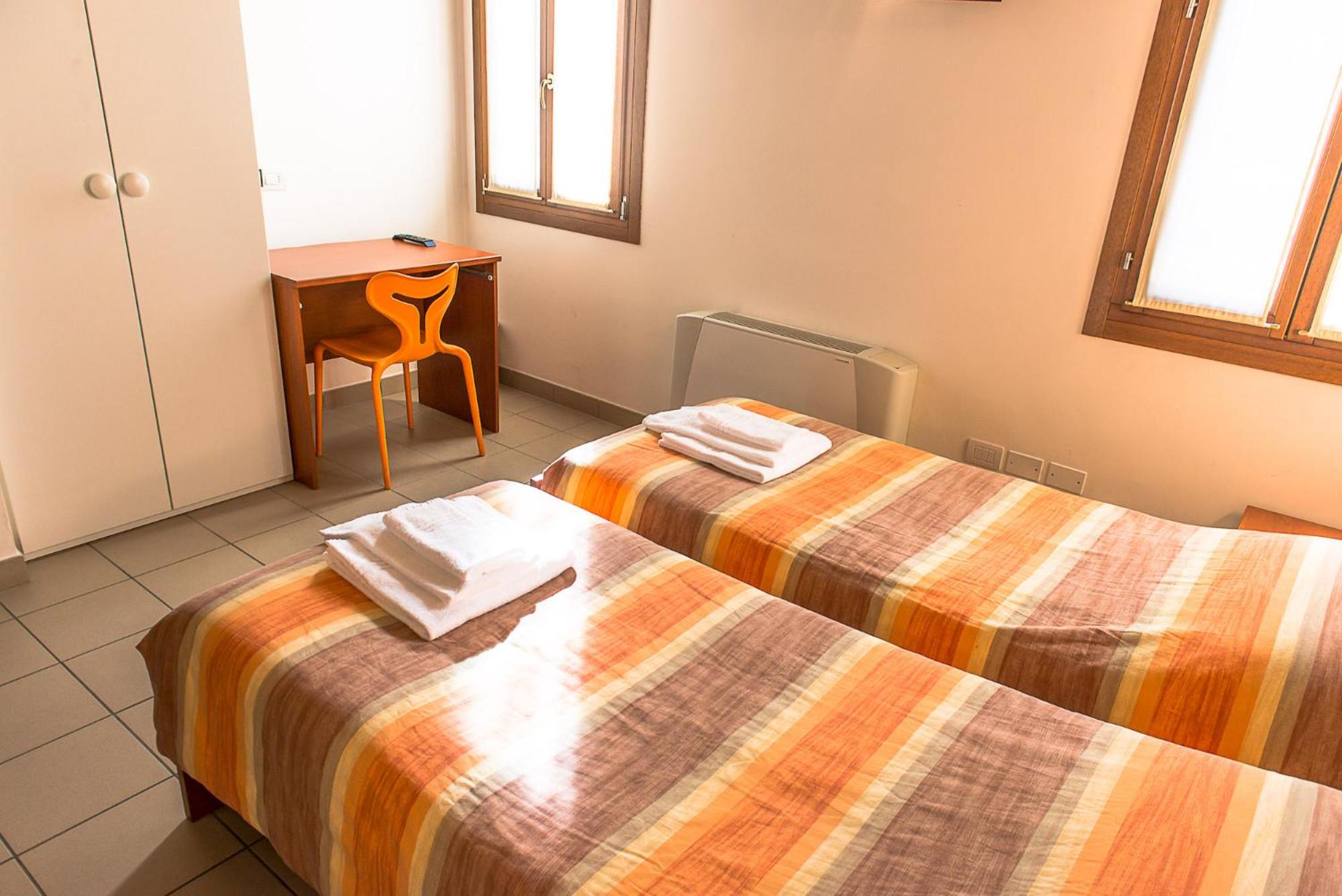 Double or Twin Room photo 3