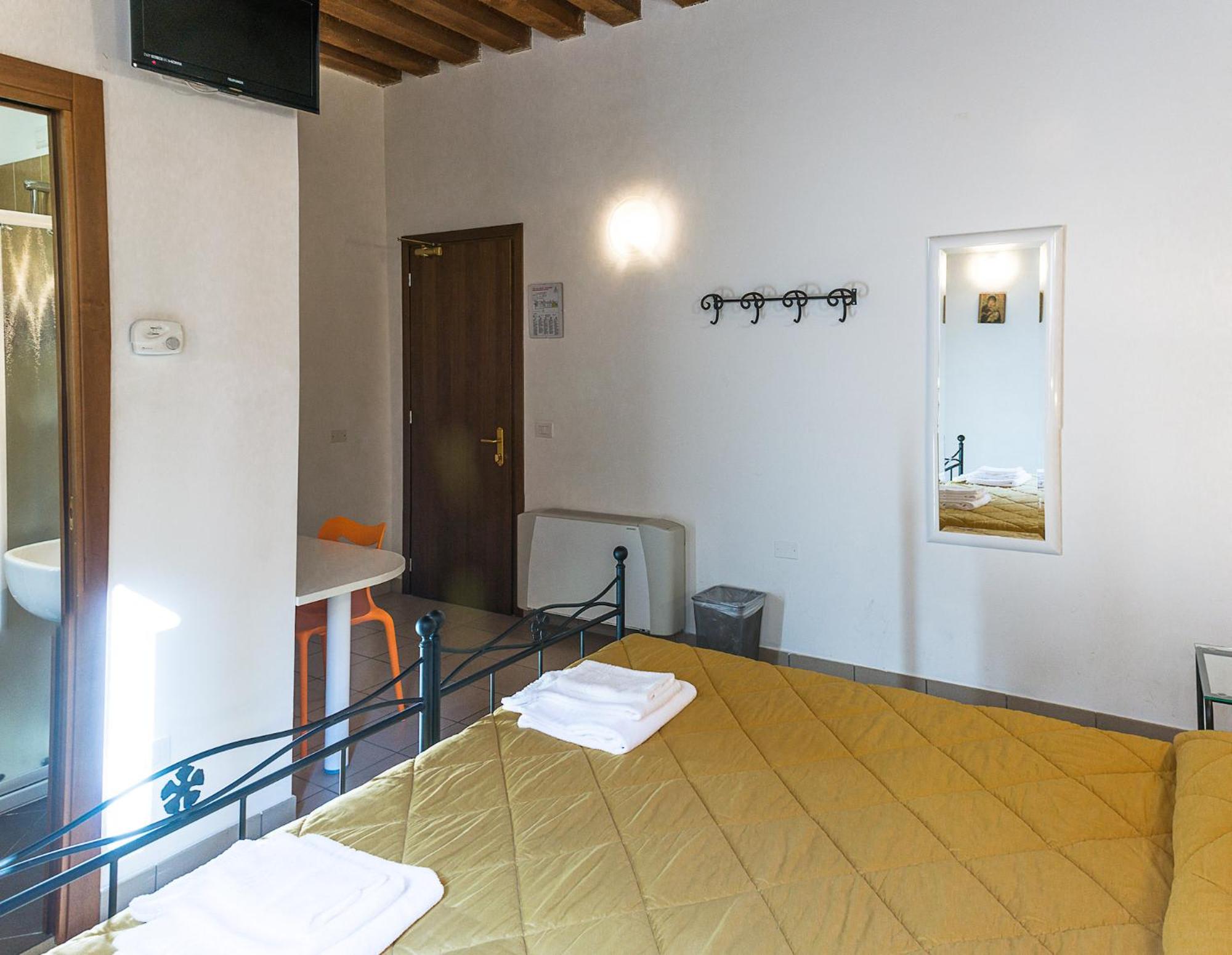 Double or Twin Room photo 3