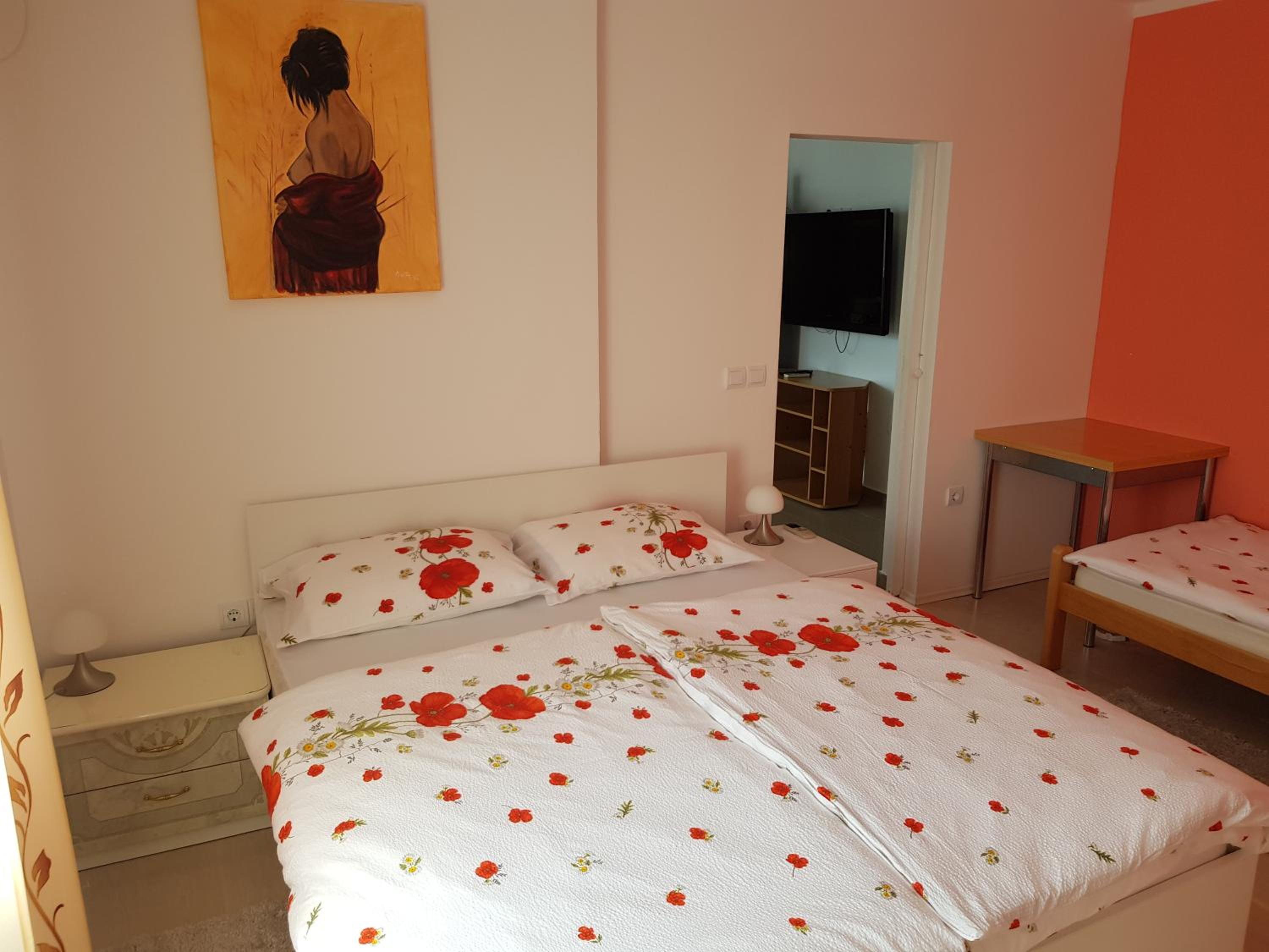Apartment 8 photo 3
