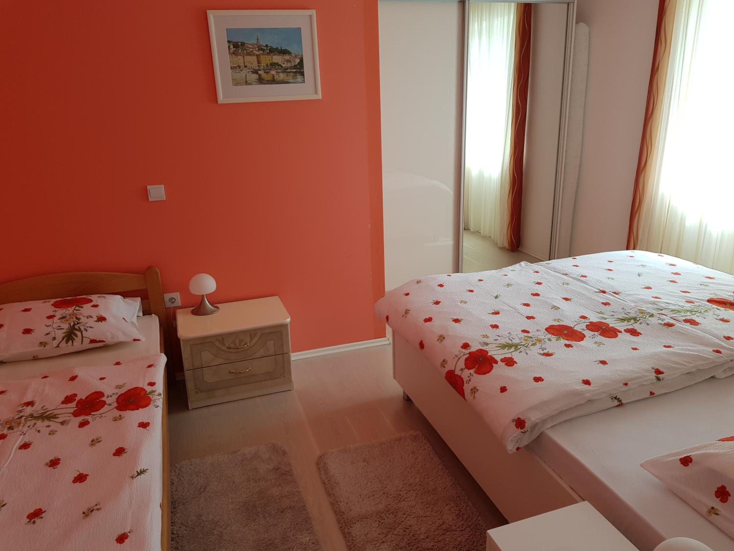 Apartment 8 photo 2