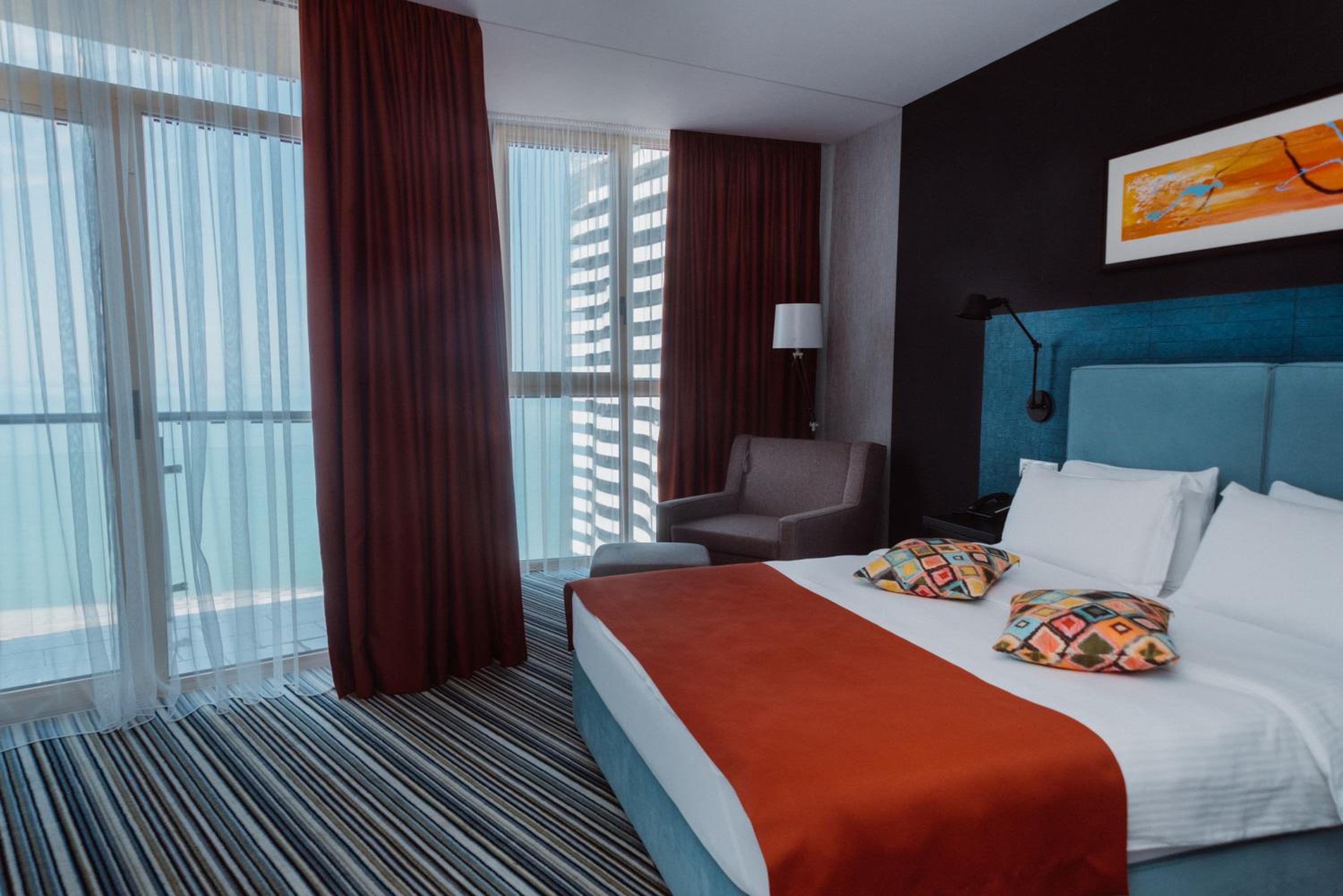 Deluxe Triple Room with Sea View - Photo 16