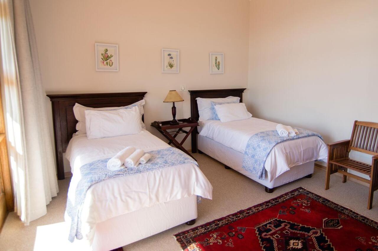 Five-Bedroom House photo 1