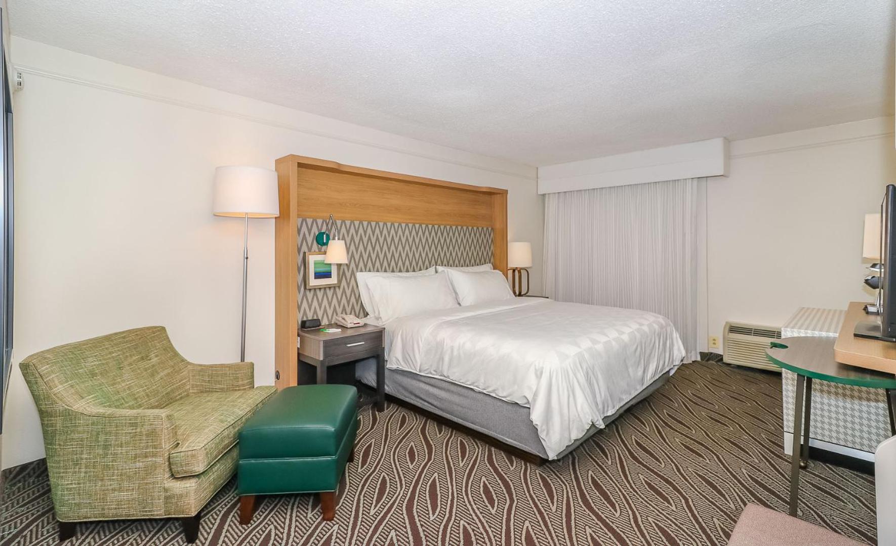 Standard King Room photo 1