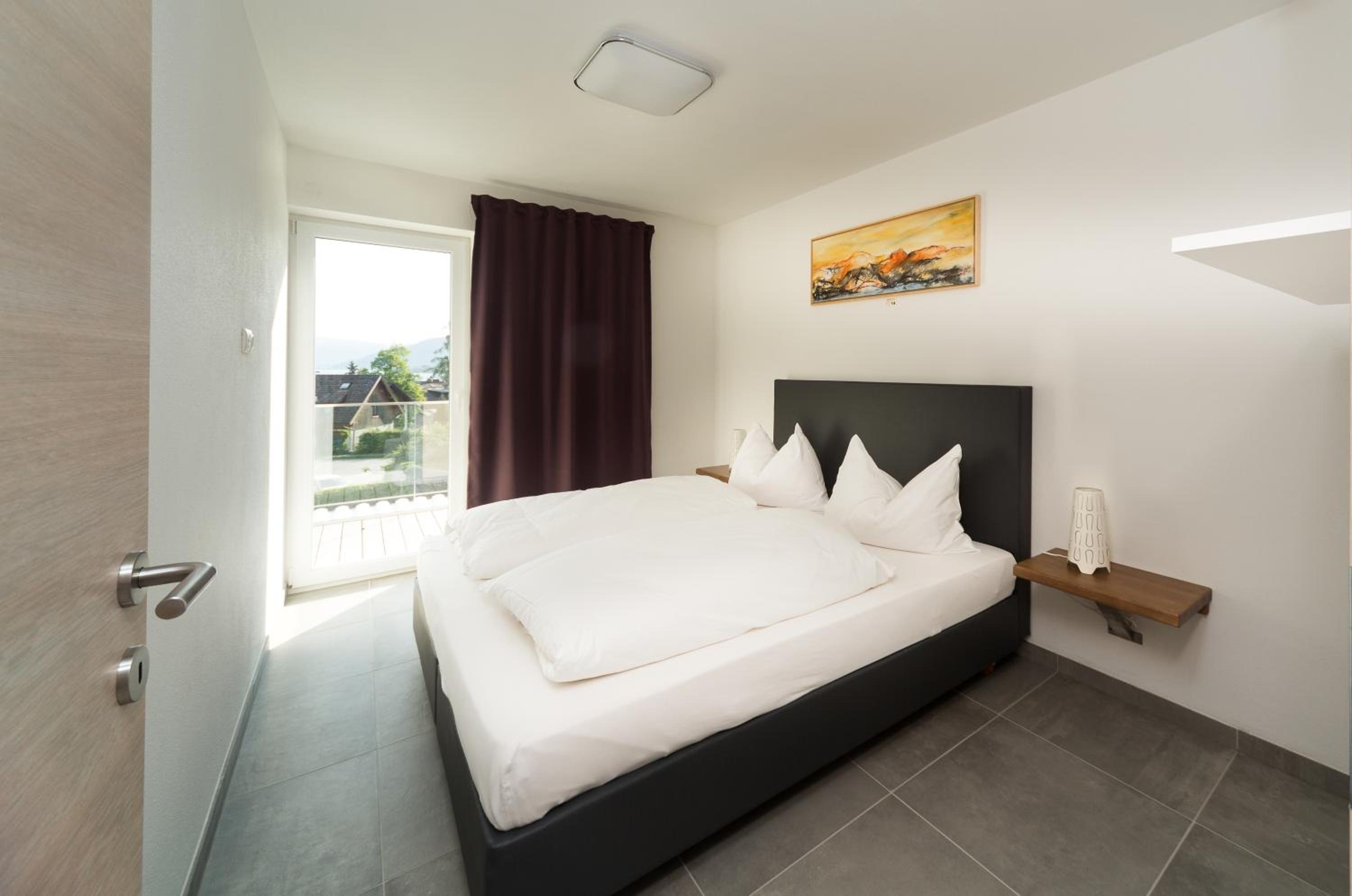 Apartment with Lake View - Photo 14