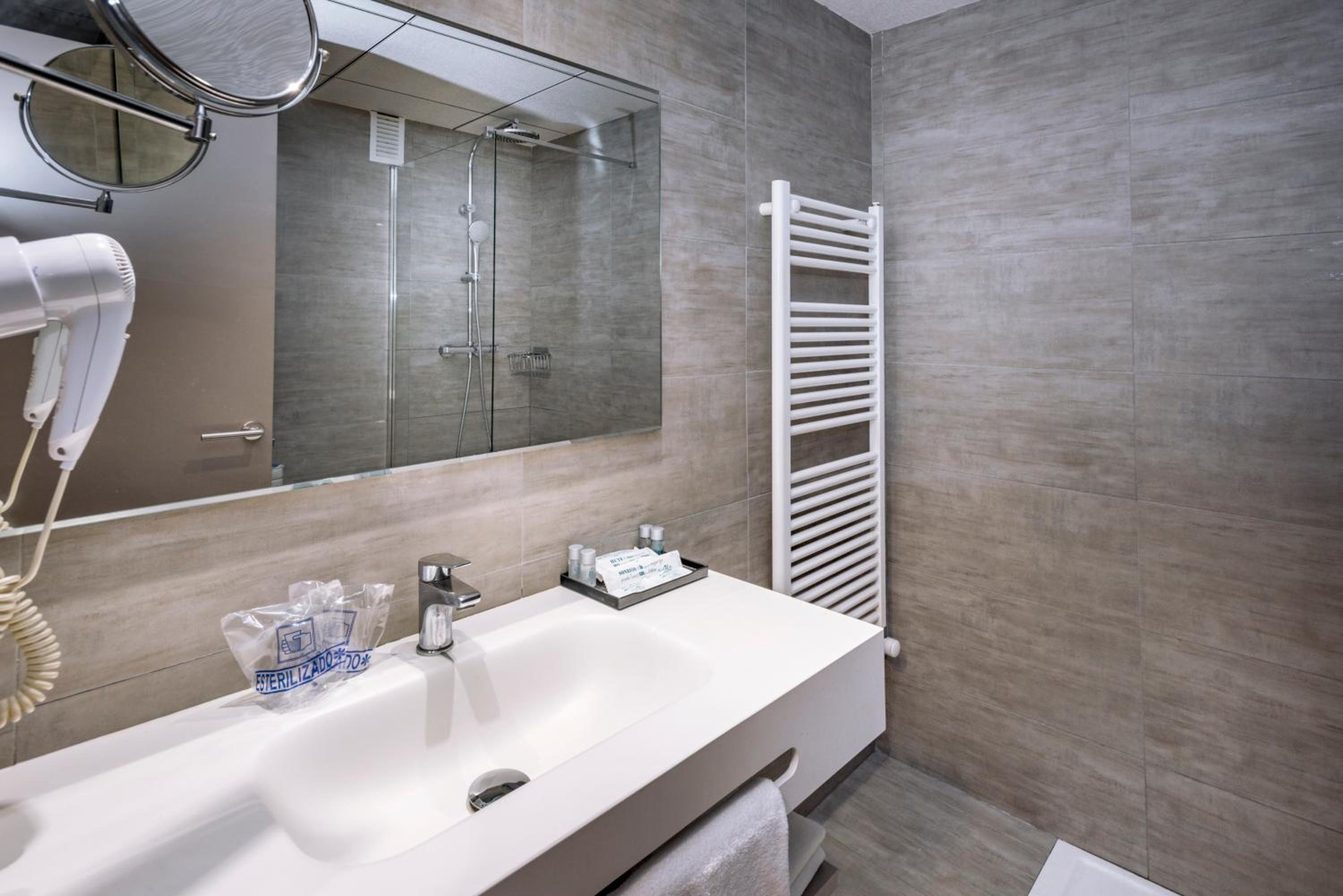 Budget Double or Twin Room photo 3