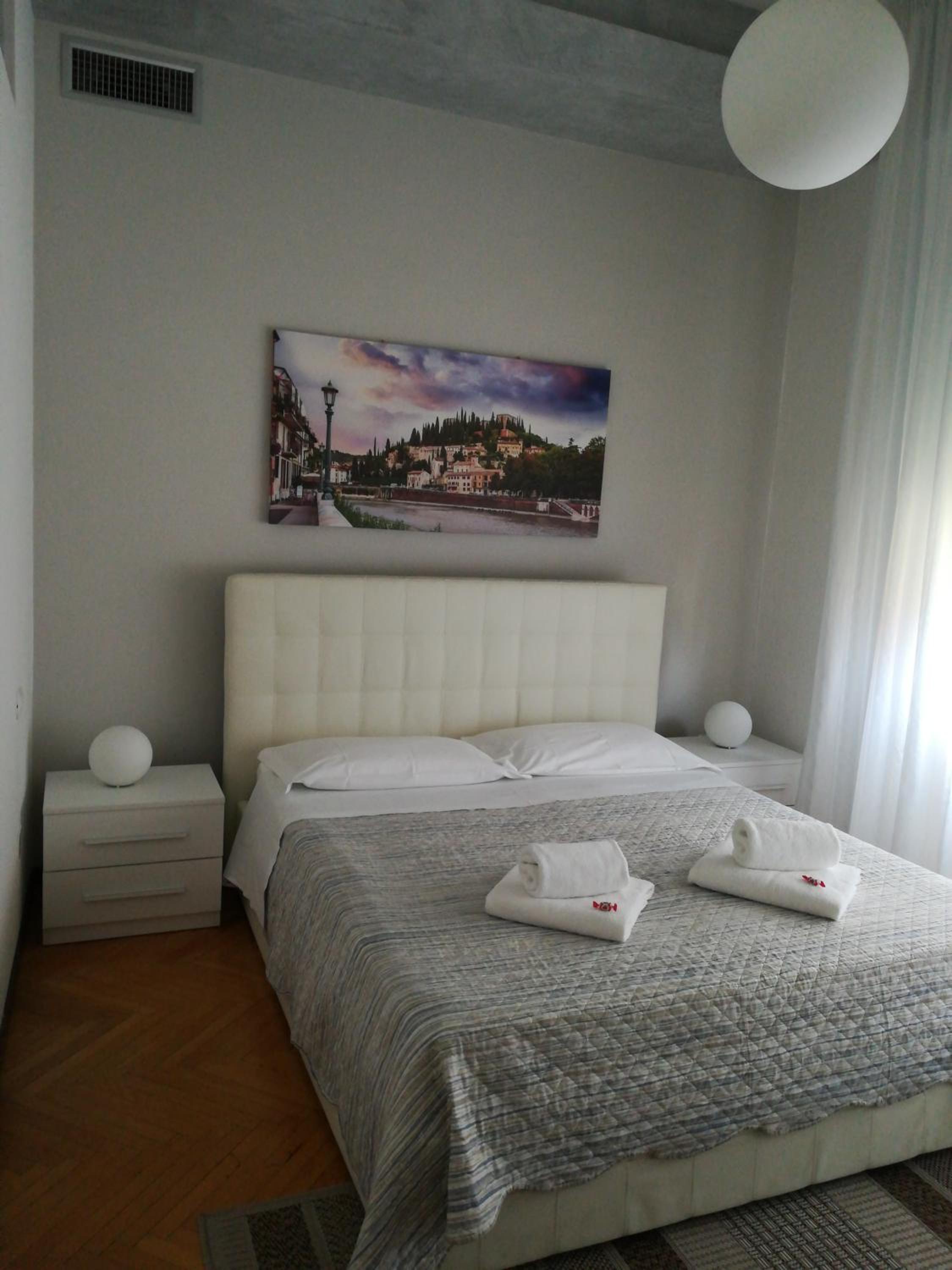 Double Room with Private Bathroom - Photo 13