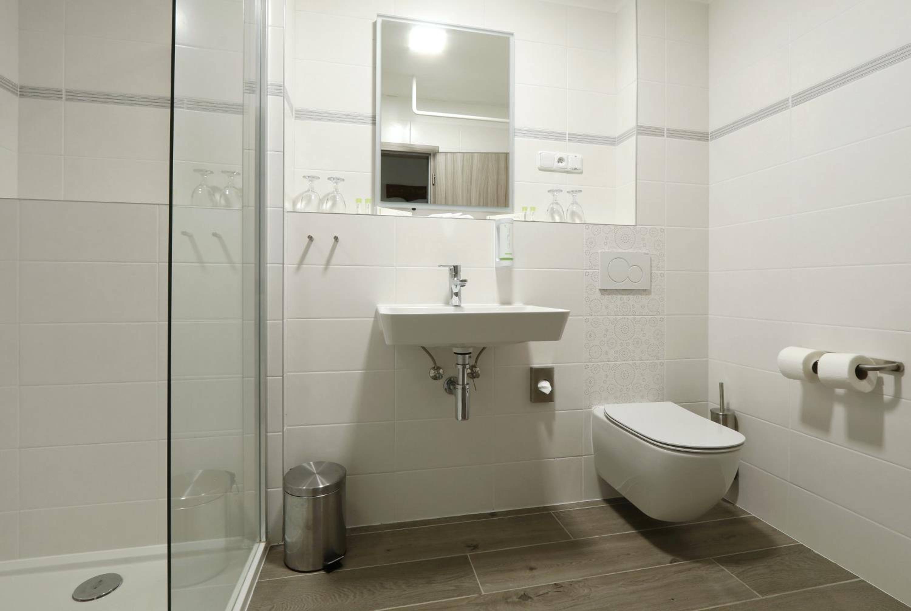 Double or Twin Room - Photo 4