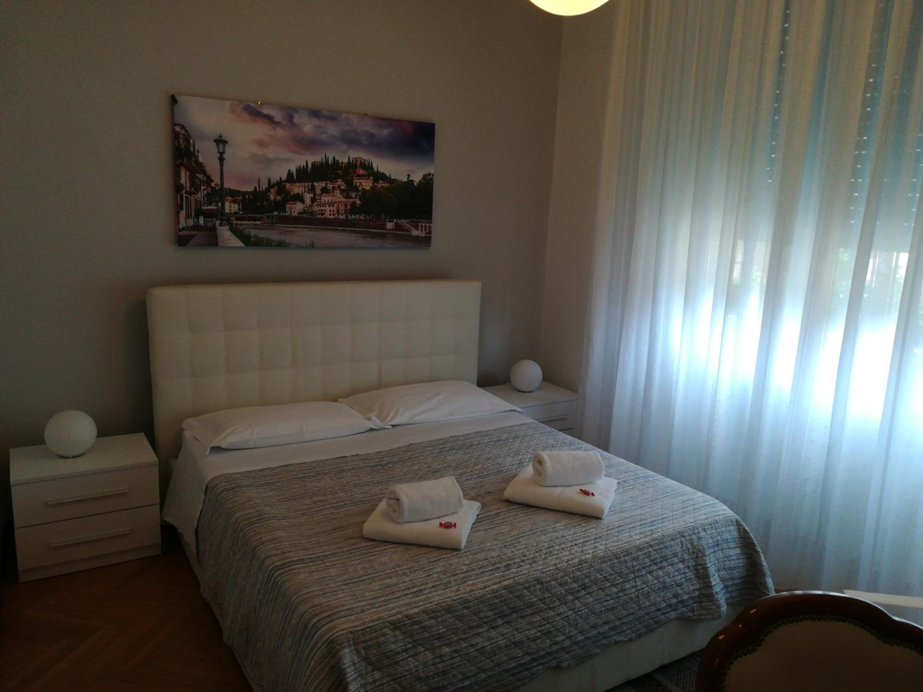 Double Room with Private Bathroom - Photo 17