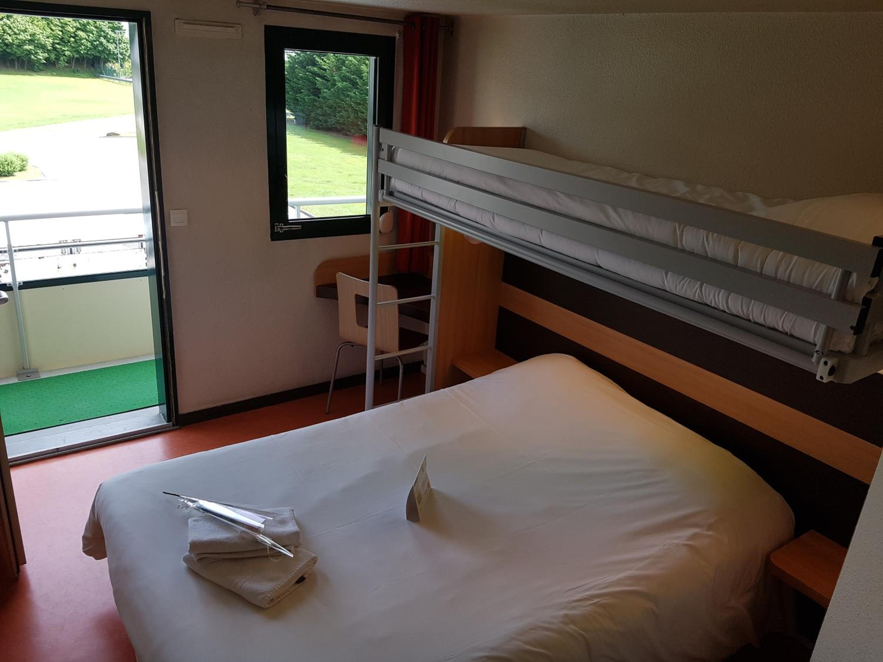 Triple Room (1 Double Bed + 1 Single Bed) - Photo 7