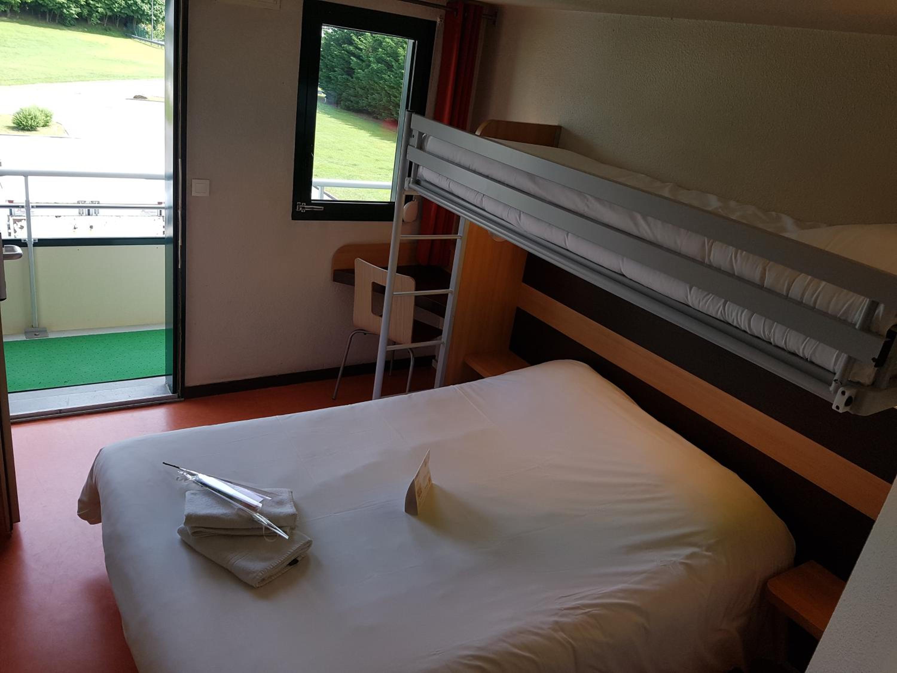 Triple Room (1 Double Bed + 1 Single Bed) - Photo 6