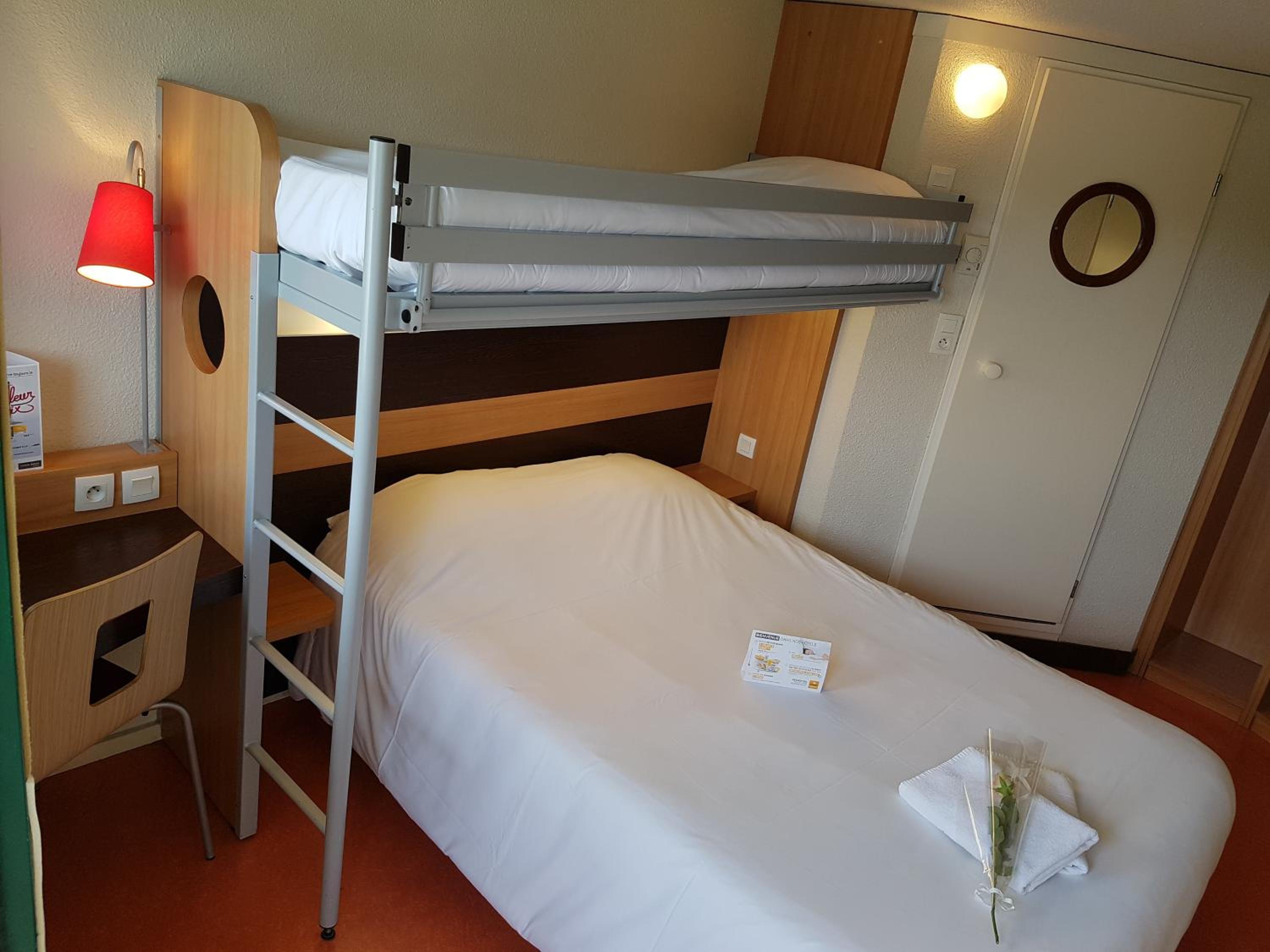 Triple Room (1 Double Bed + 1 Single Bed) - Photo 1