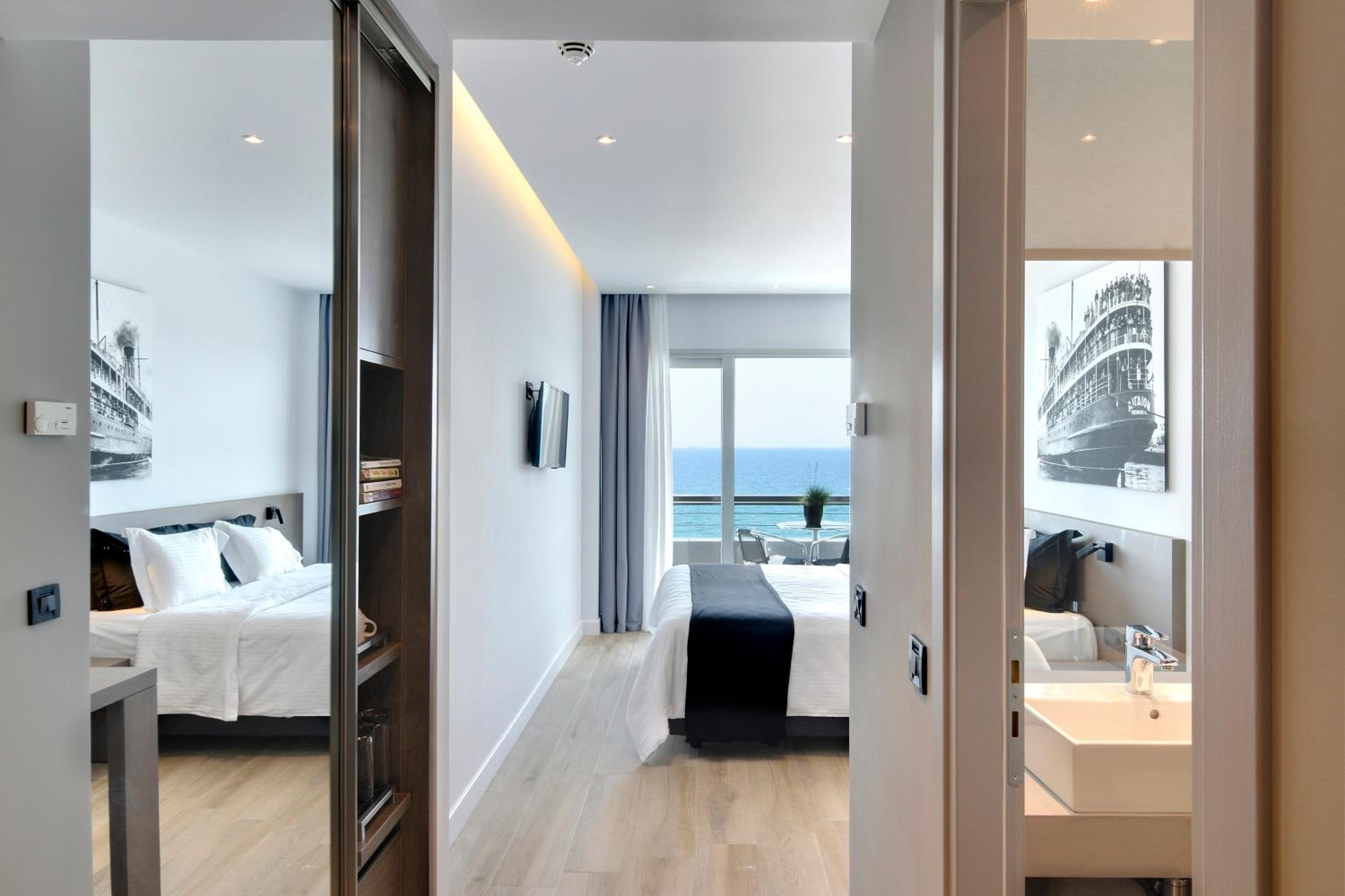 Family Room with Sea View