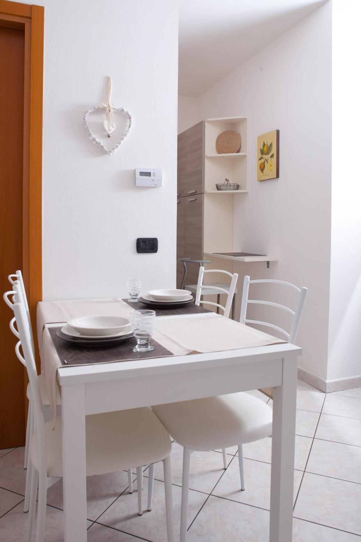 Studio Apartment - Photo 42