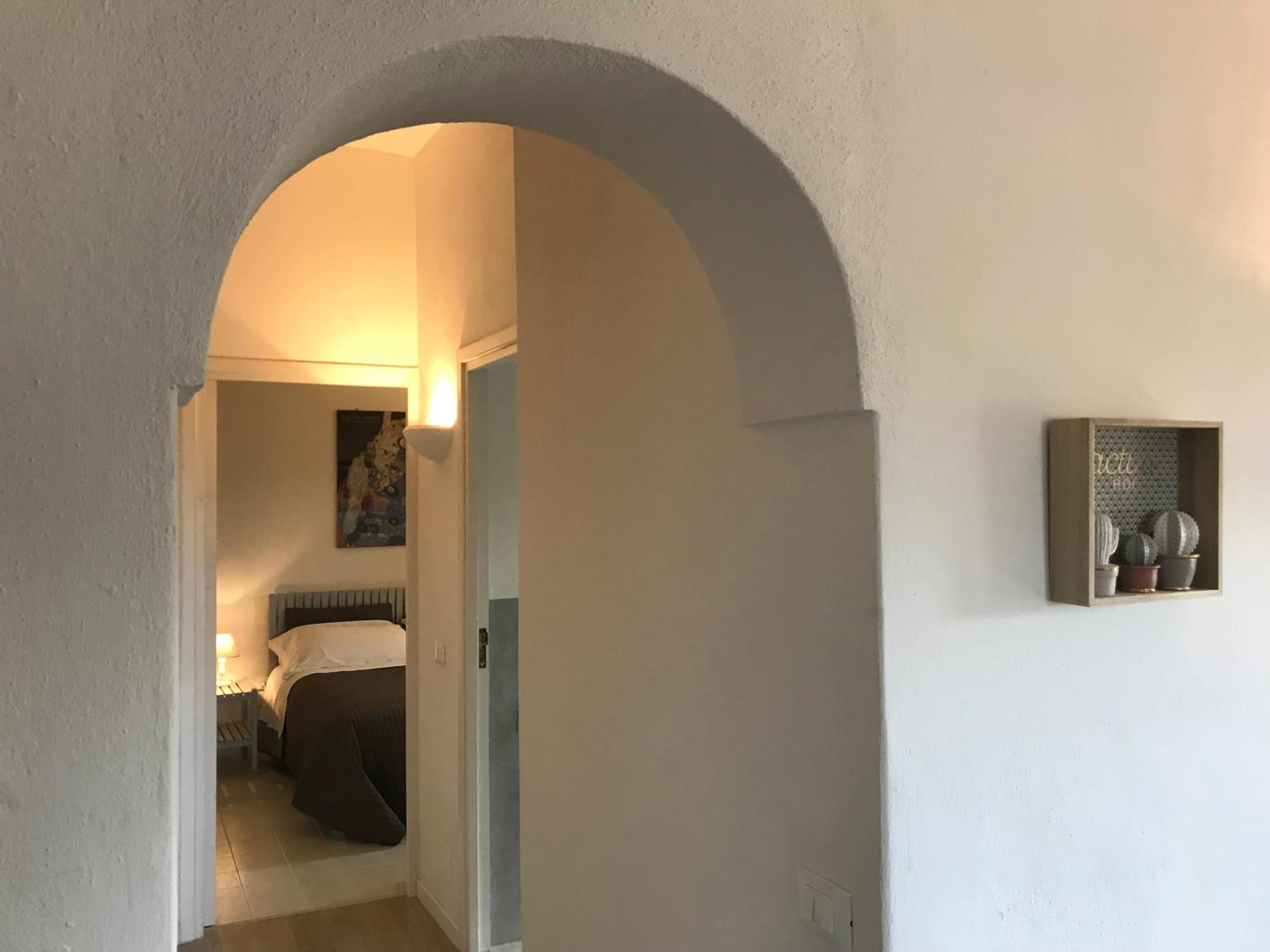 Deluxe One-Bedroom Apartment photo 2
