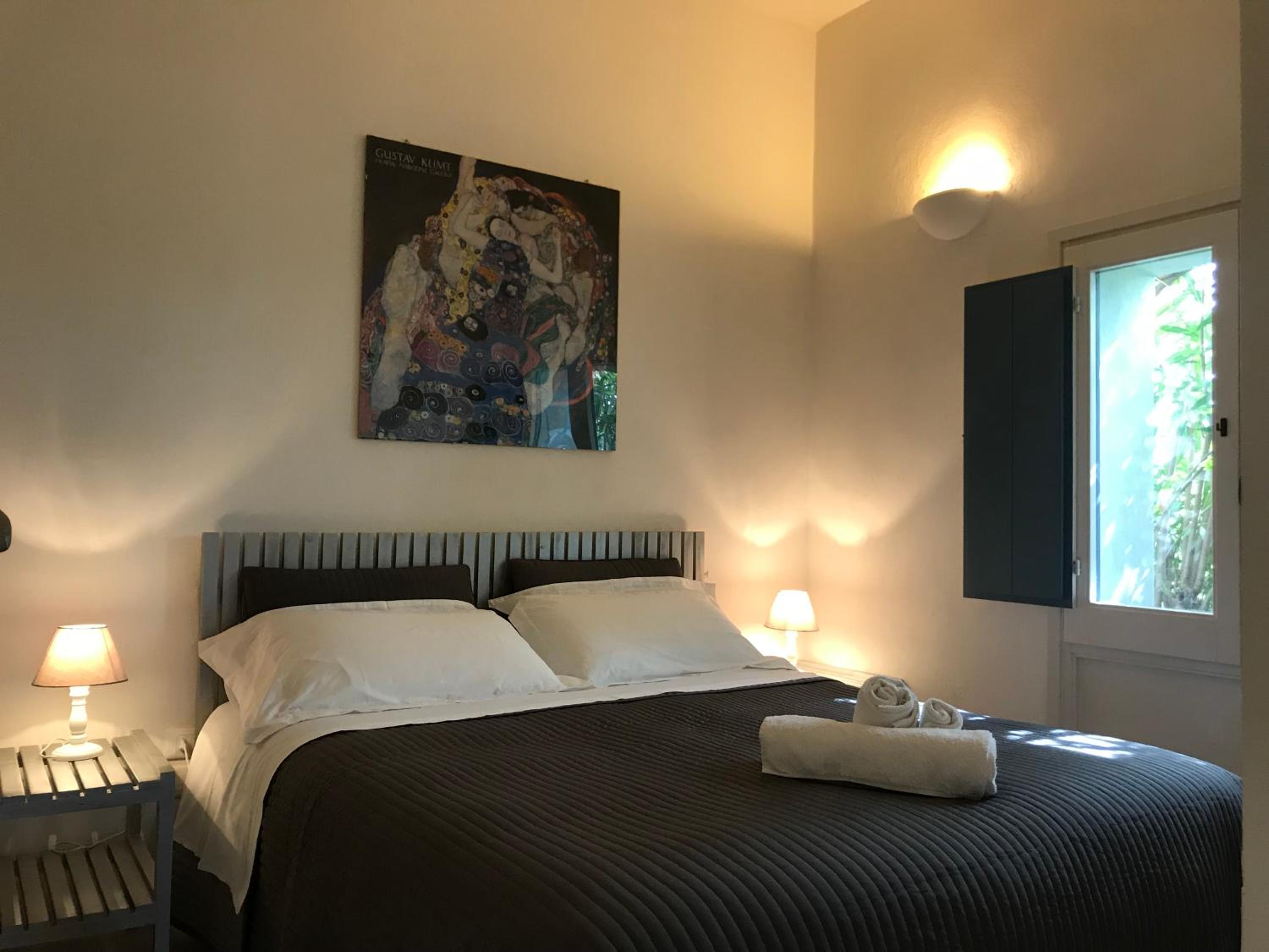 Deluxe One-Bedroom Apartment photo 1